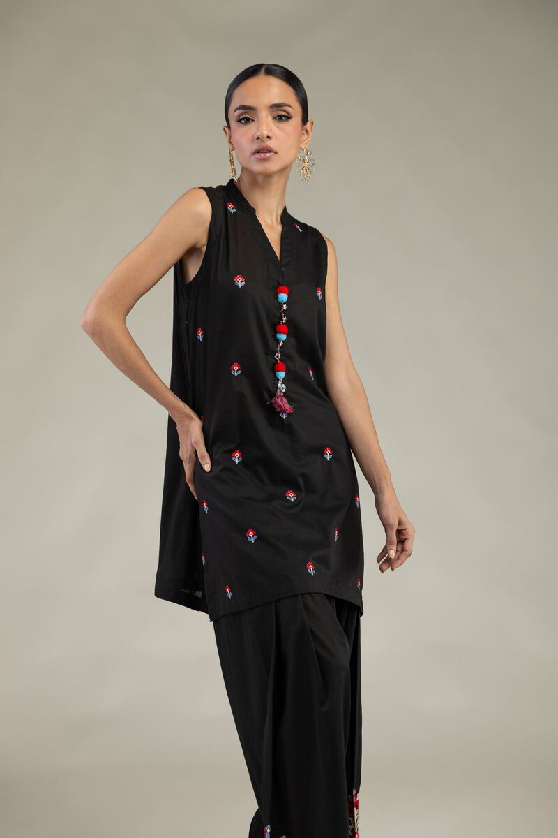 Black Sleeveless Kurta