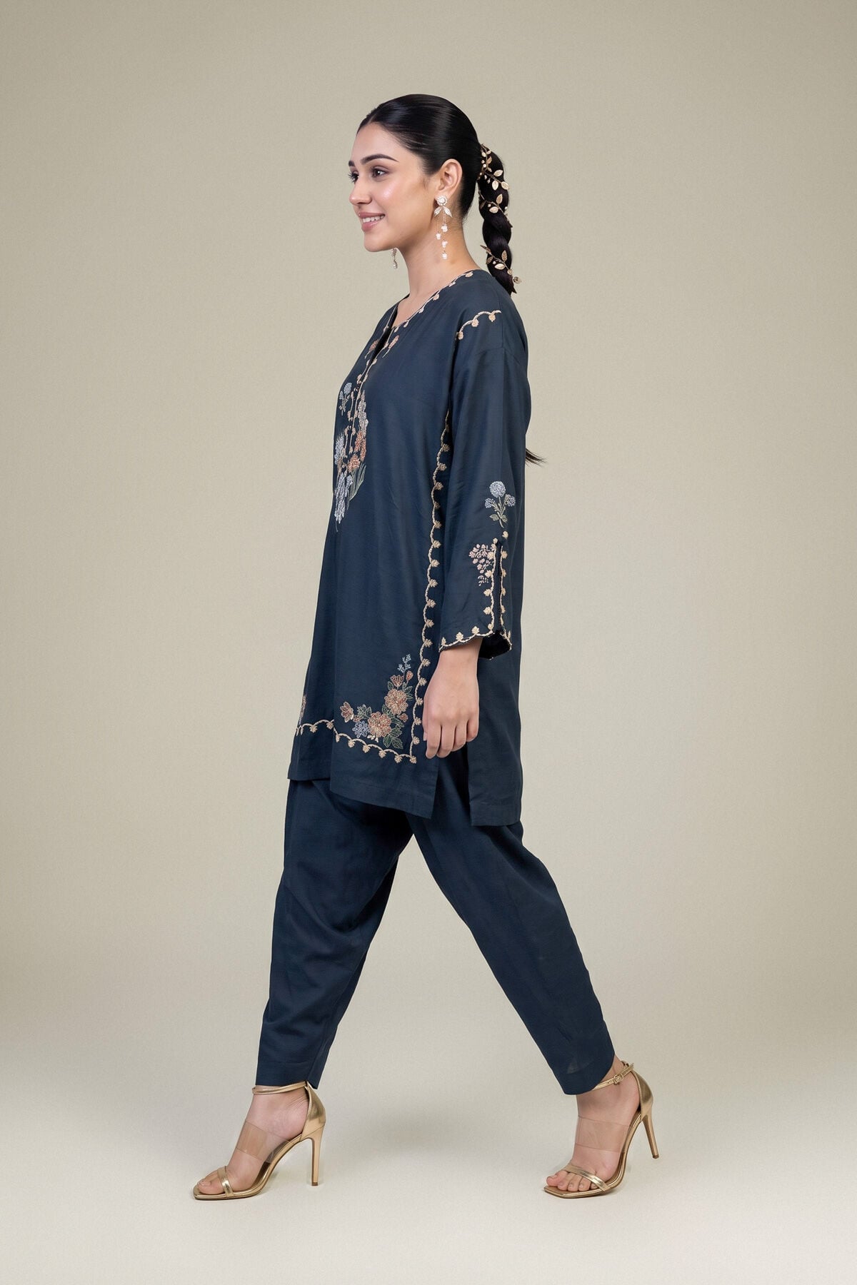 Retail Price: 4,000/-PKR