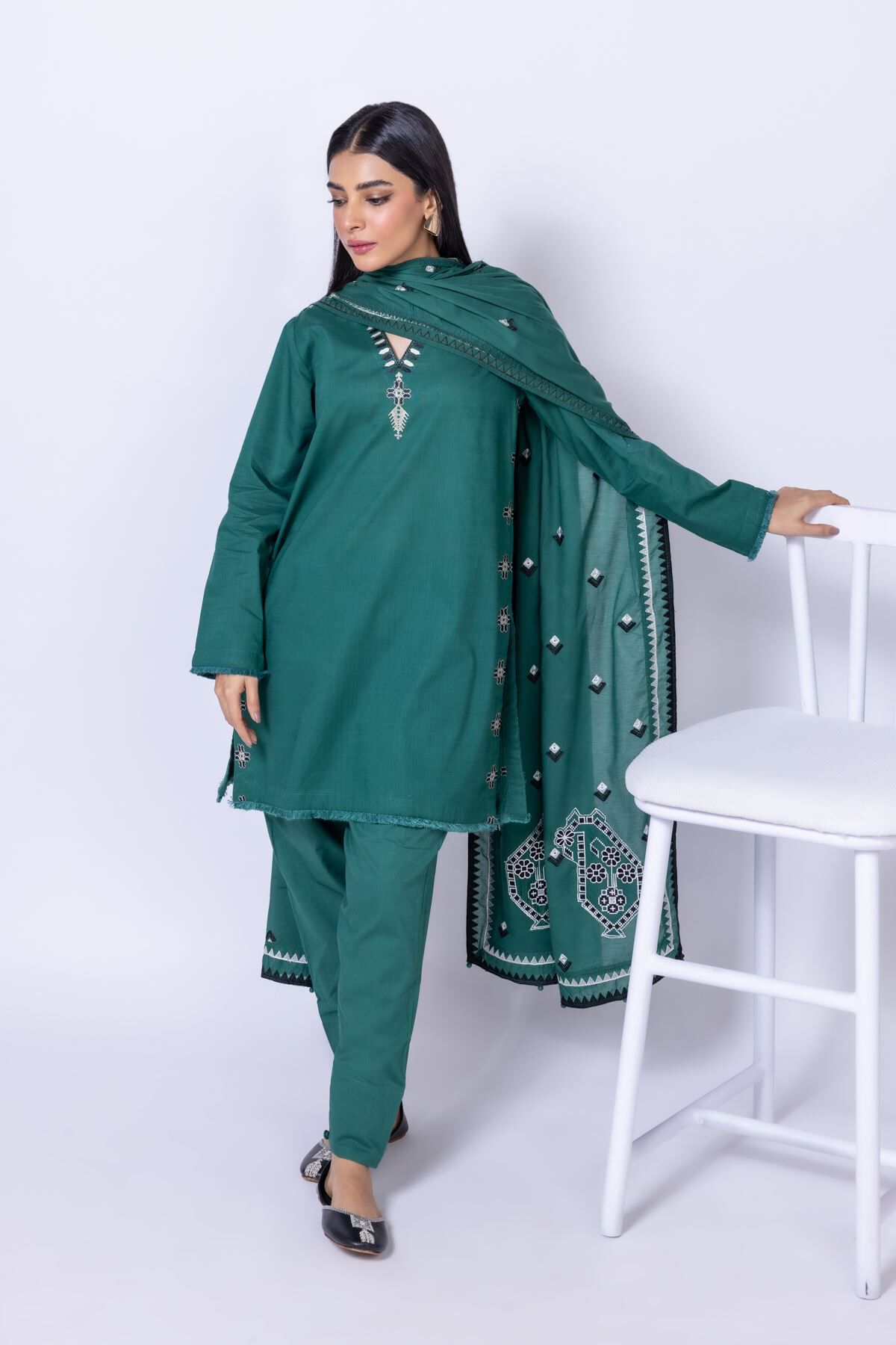 Khaadi ladies shawls store