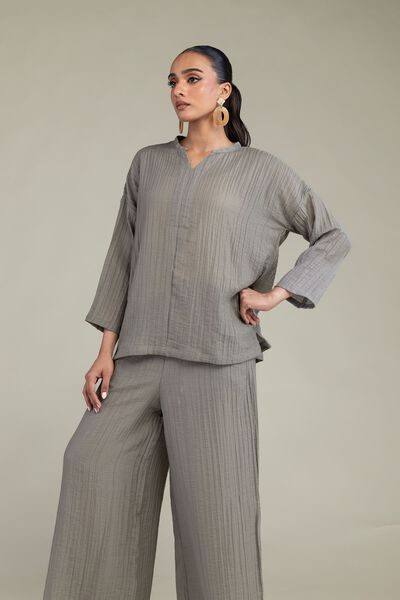 Dyed Blended Crinkle Crinkle V-Neck Blouse