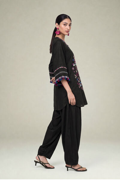 Embroidered Cambric Black Solid Pants
