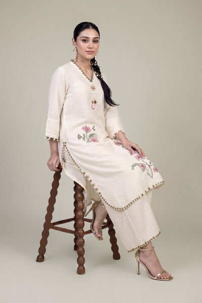 Embroidered Raw Silk Silk V-Neck Kurta