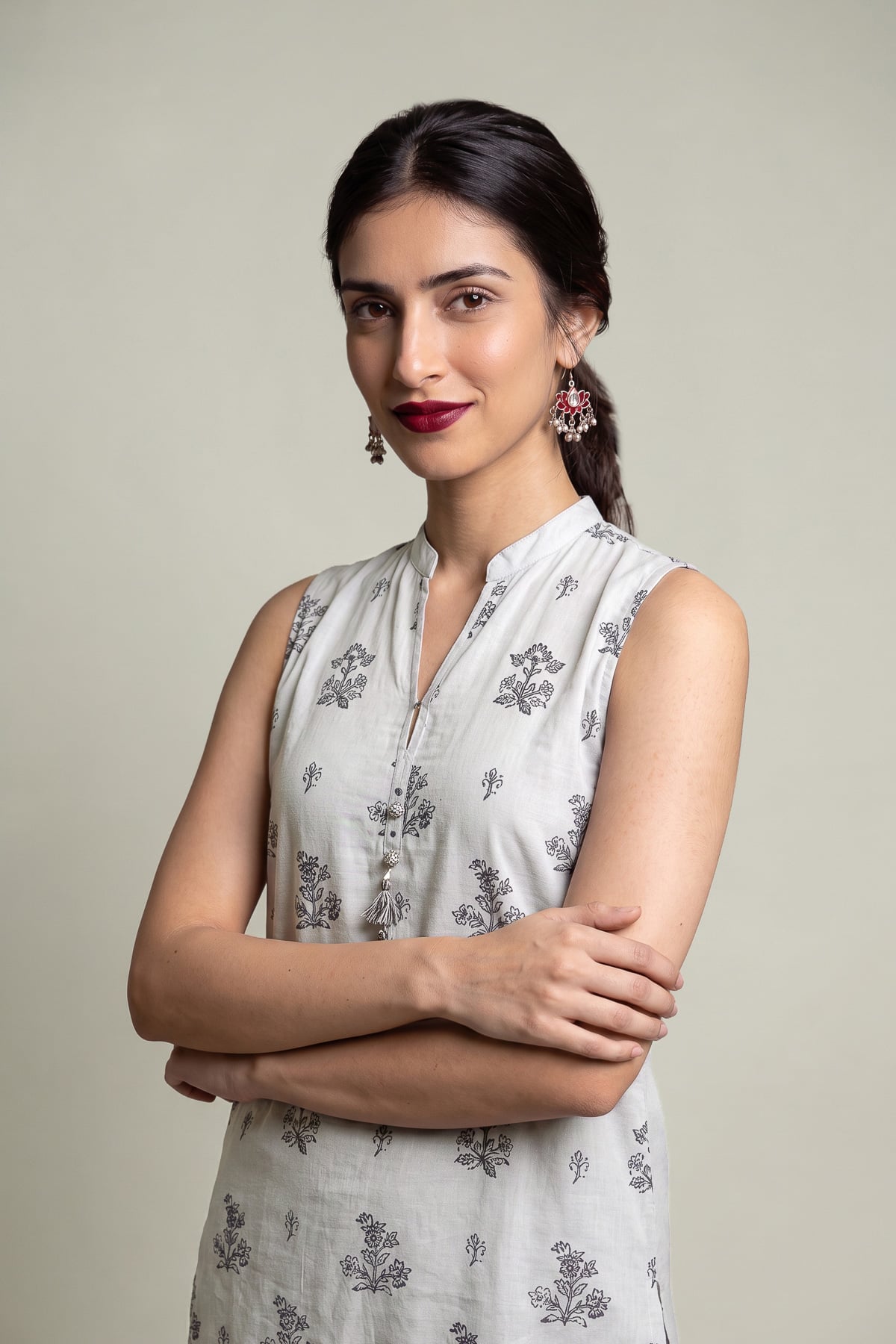 Embroidered Raw Silk Sleeveless V-Neck Kurta - 1-26-309-B-D1-VG