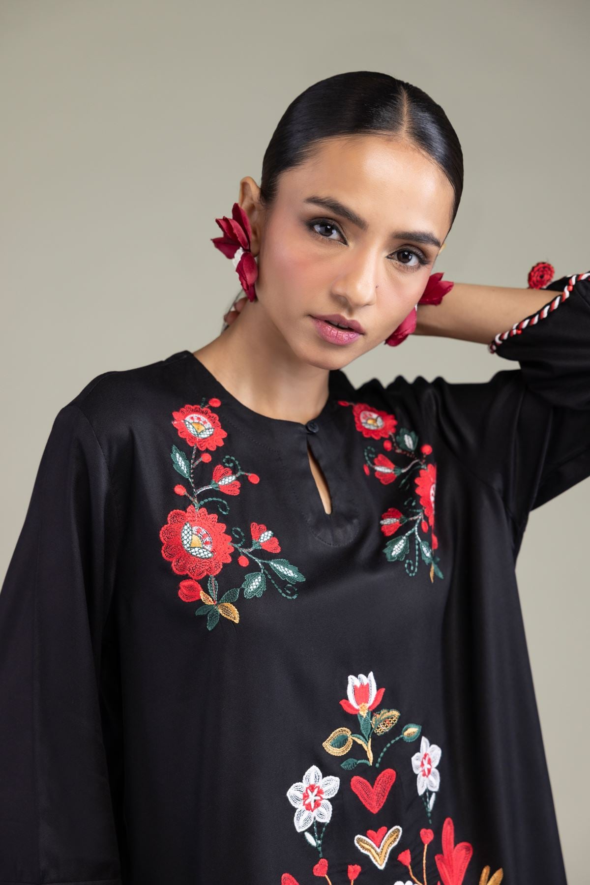 Embroidered Viscose Crepe Black Round-Neck Tunic - 6-26-202-A-G1-VG