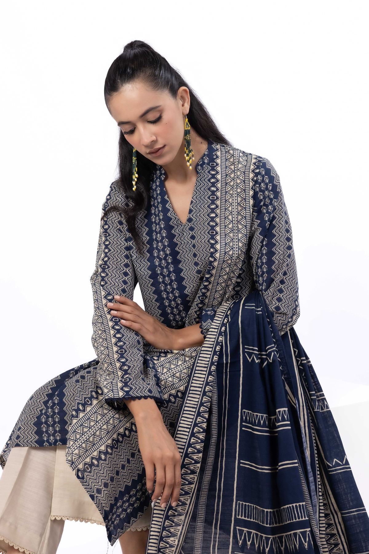 Printed Light Khaddar Tailored 3 Piece - KN32AST-VG