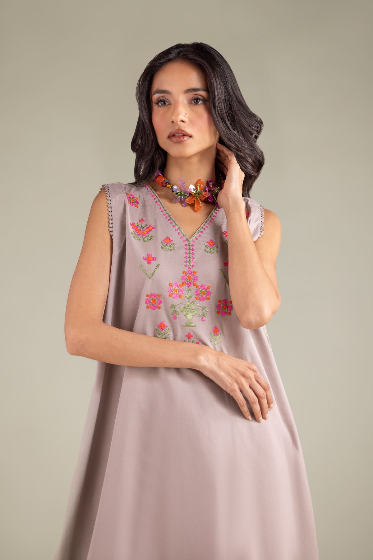 Embroidered Cambric Floral Sleeveless Kurta - 1-26-129-A-E-VG