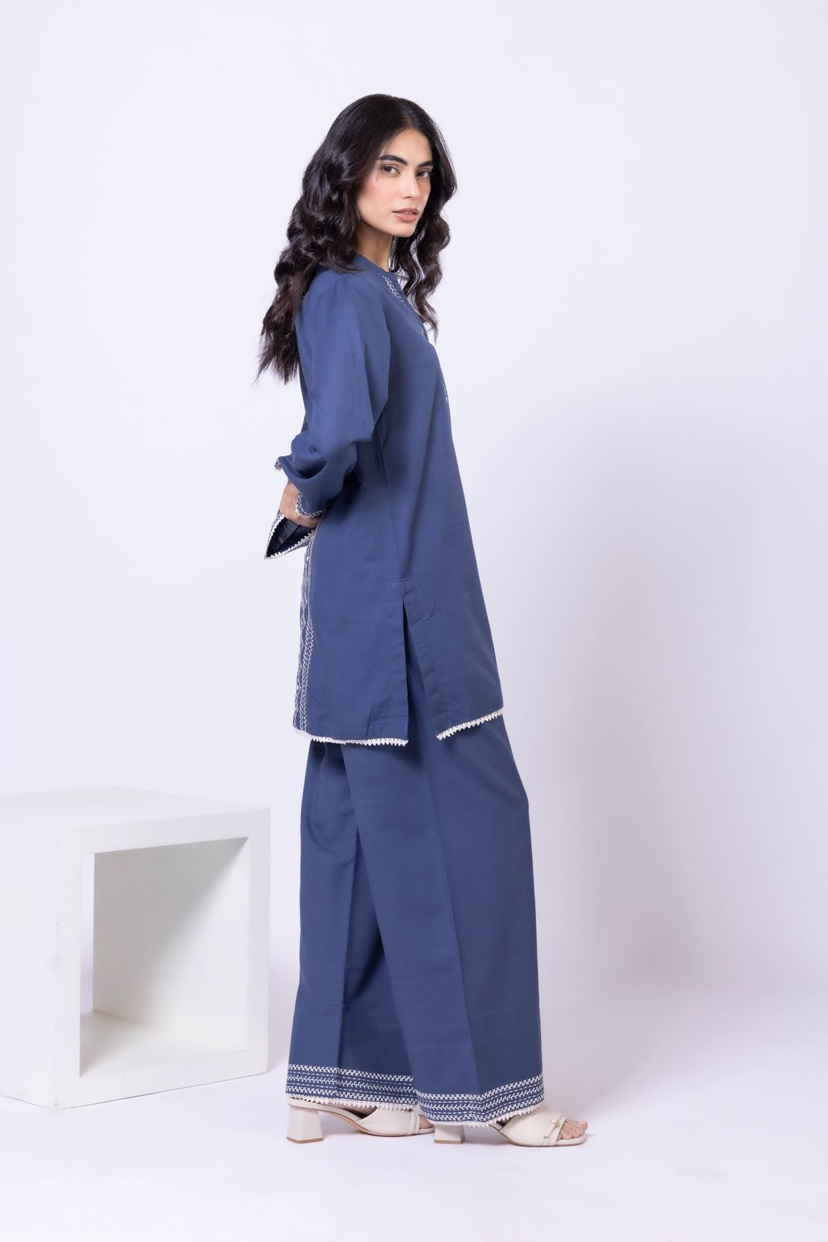 Embroidered Khaddar Kurta - 25-10-12E9-02TA-VG
