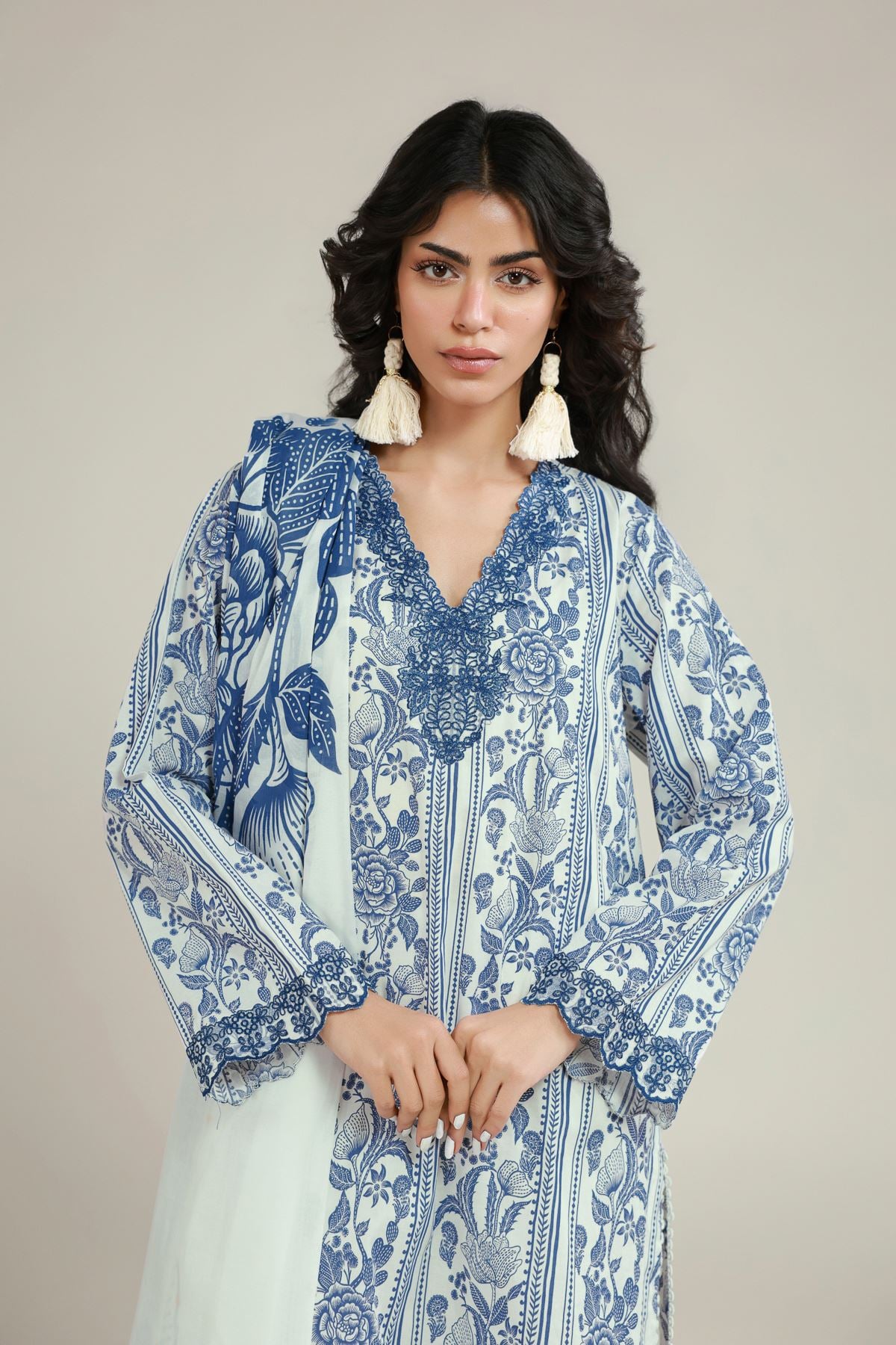 Embroidered Lawn 3-Piece Floral Suit - T-A22-26-102FG1-VG
