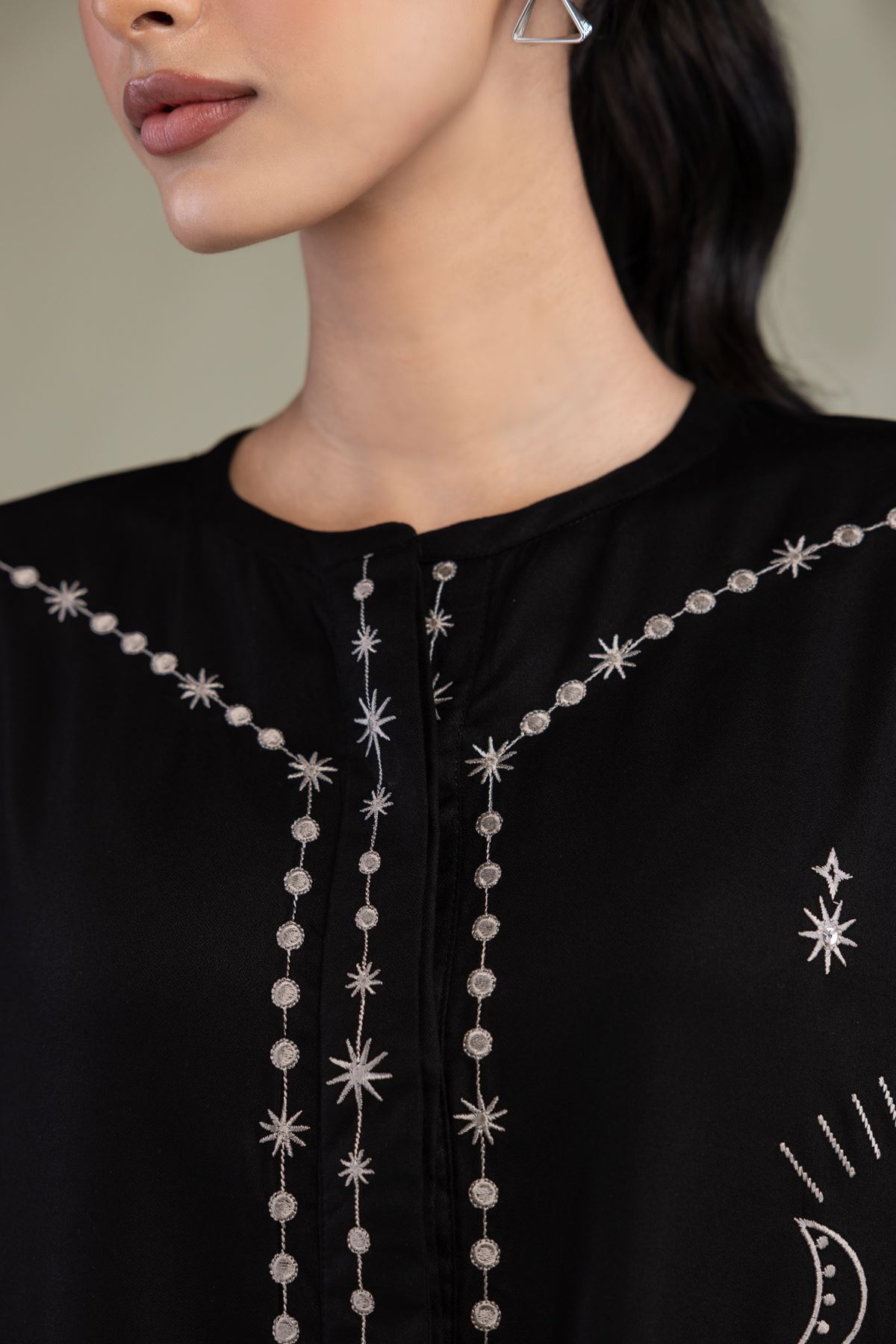 Embroidered Viscose Crepe Black Round-Neck Shirt - 14-26-301-B-D1-VG
