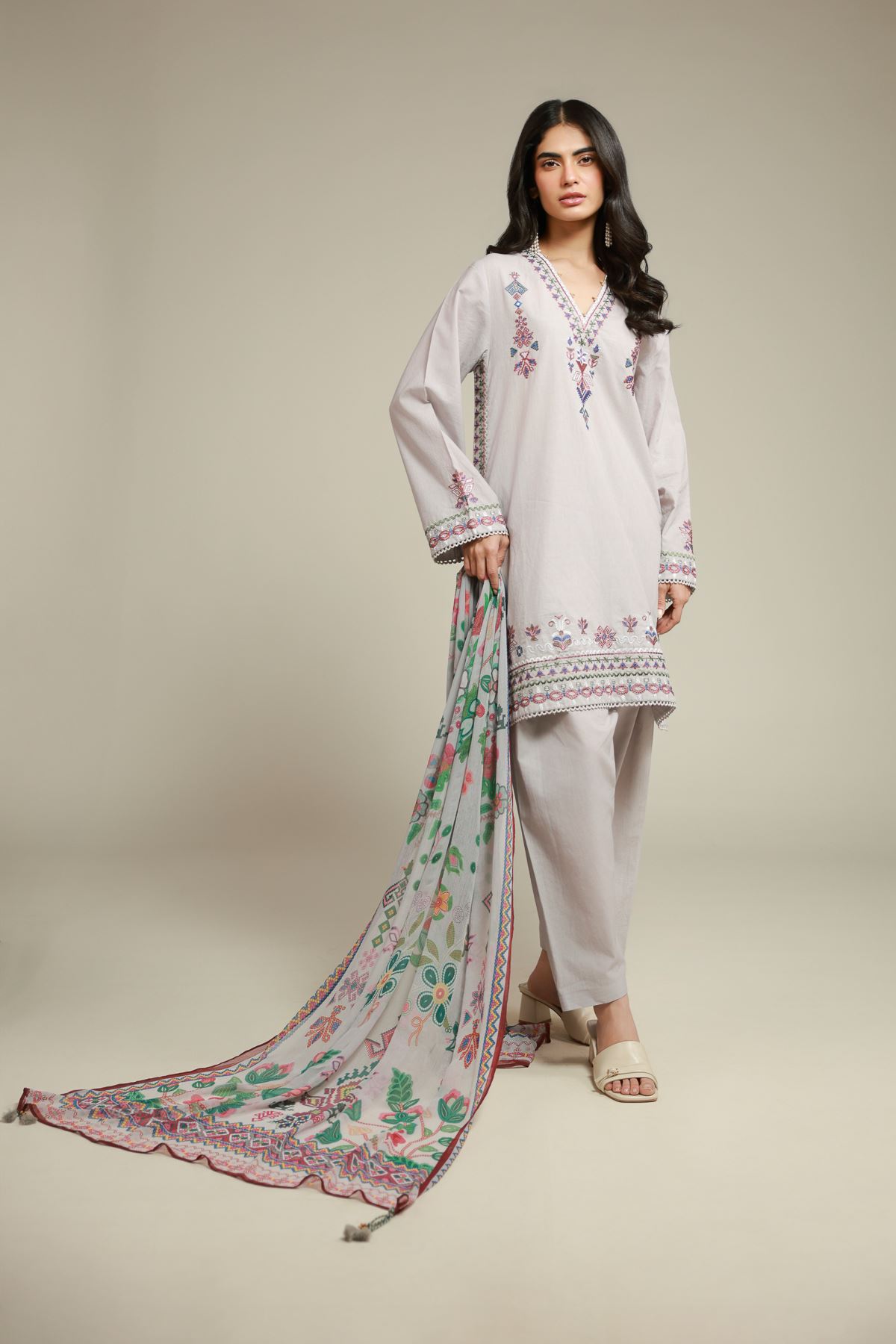 Embroidered Cambric Tailored Cambric 3-Piece - T-A22-26-120FG1-VG