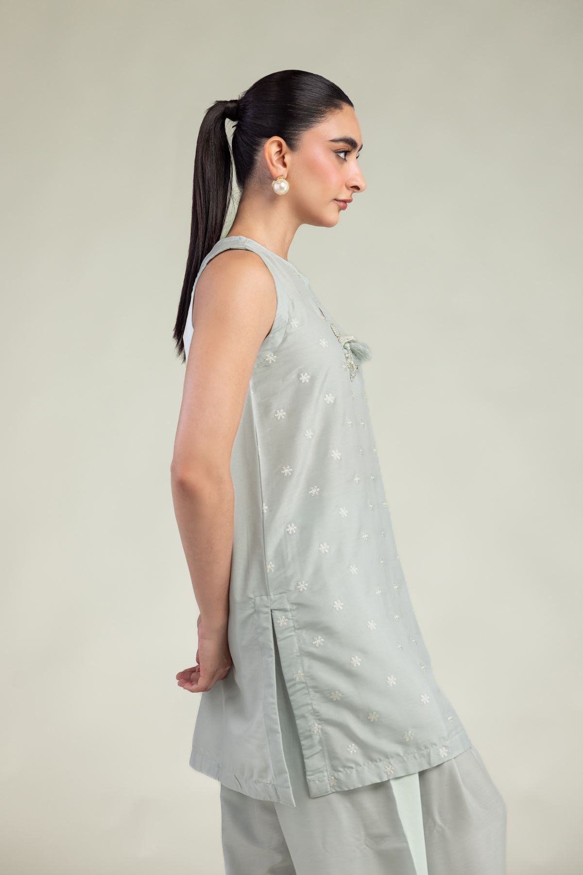 Embroidered Arabic Lawn Lawn Sleeveless Kurta - 1-26-245-A-J1-VG