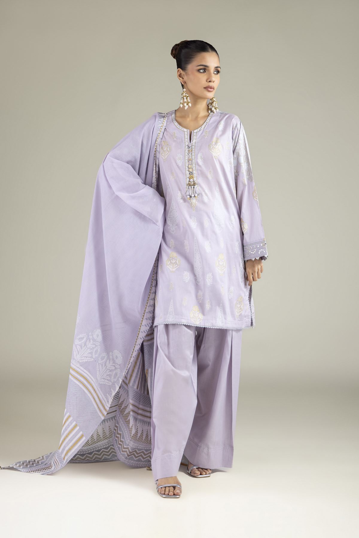Embroidered Lawn Fabrics 3 Piece - A22-26-201FC1-VG