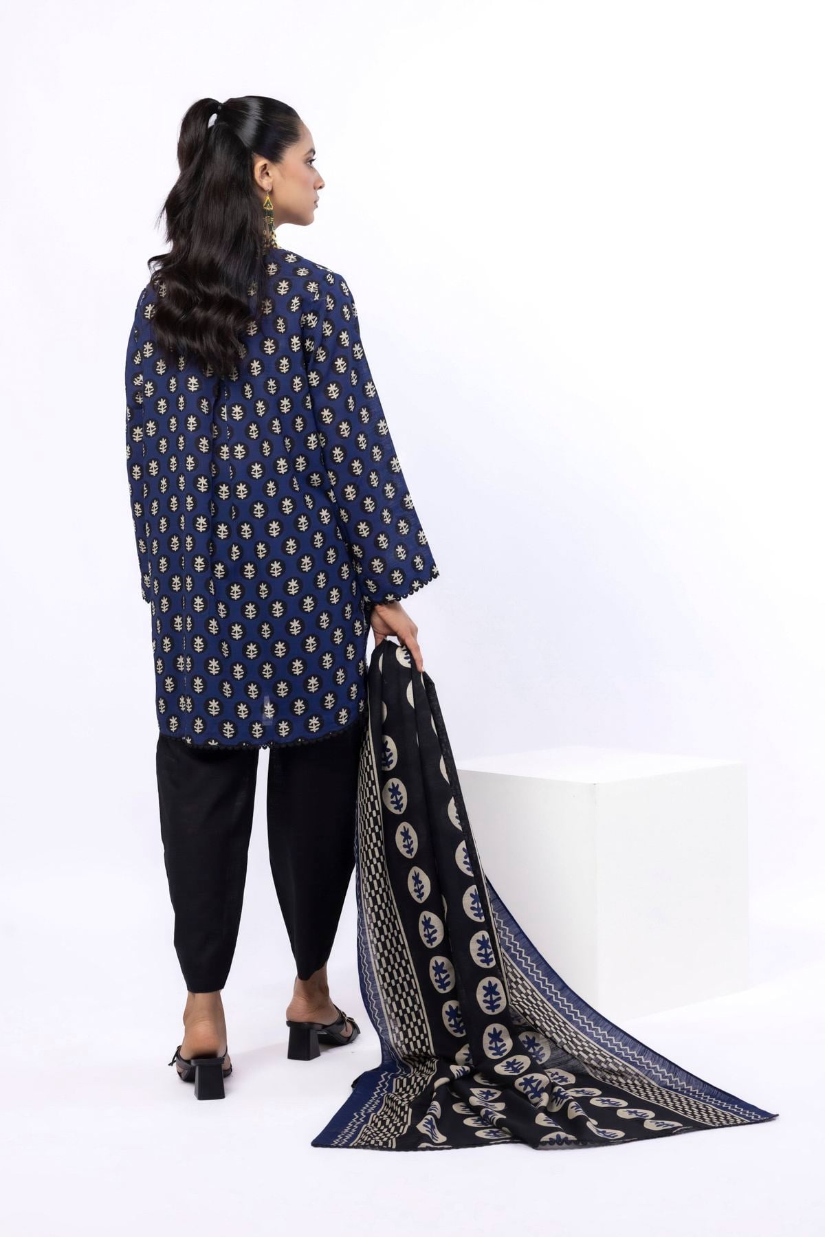 Printed Light Khaddar Tailored 3 Piece - CV08BST-VG