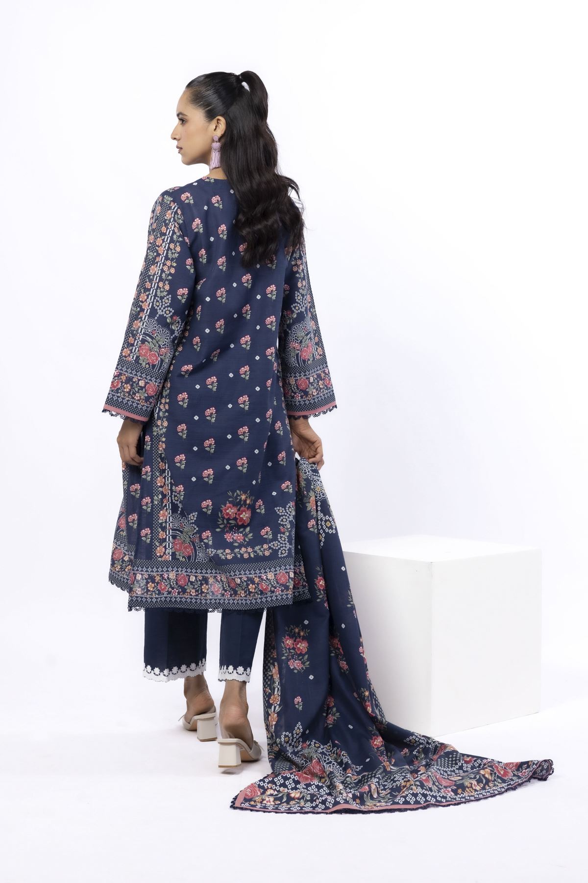 Embroidered Light Khaddar Fabrics 3 Piece - KW33B-VG