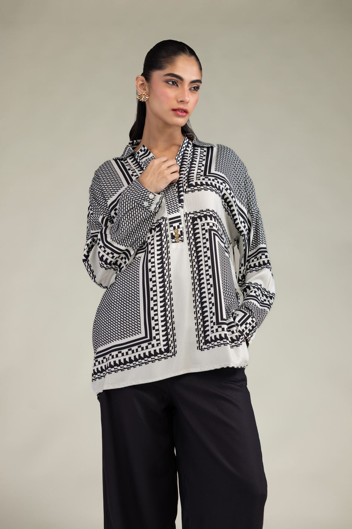 Embroidered Viscose Crepe Short V-Neck Shirt - 2-26-301-B-F1-VG