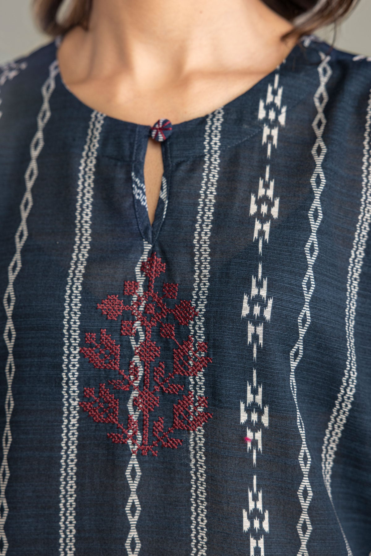 Embroidered Light Khaddar Navy Khaddar Kurta - 2-26-202-A-D-VG