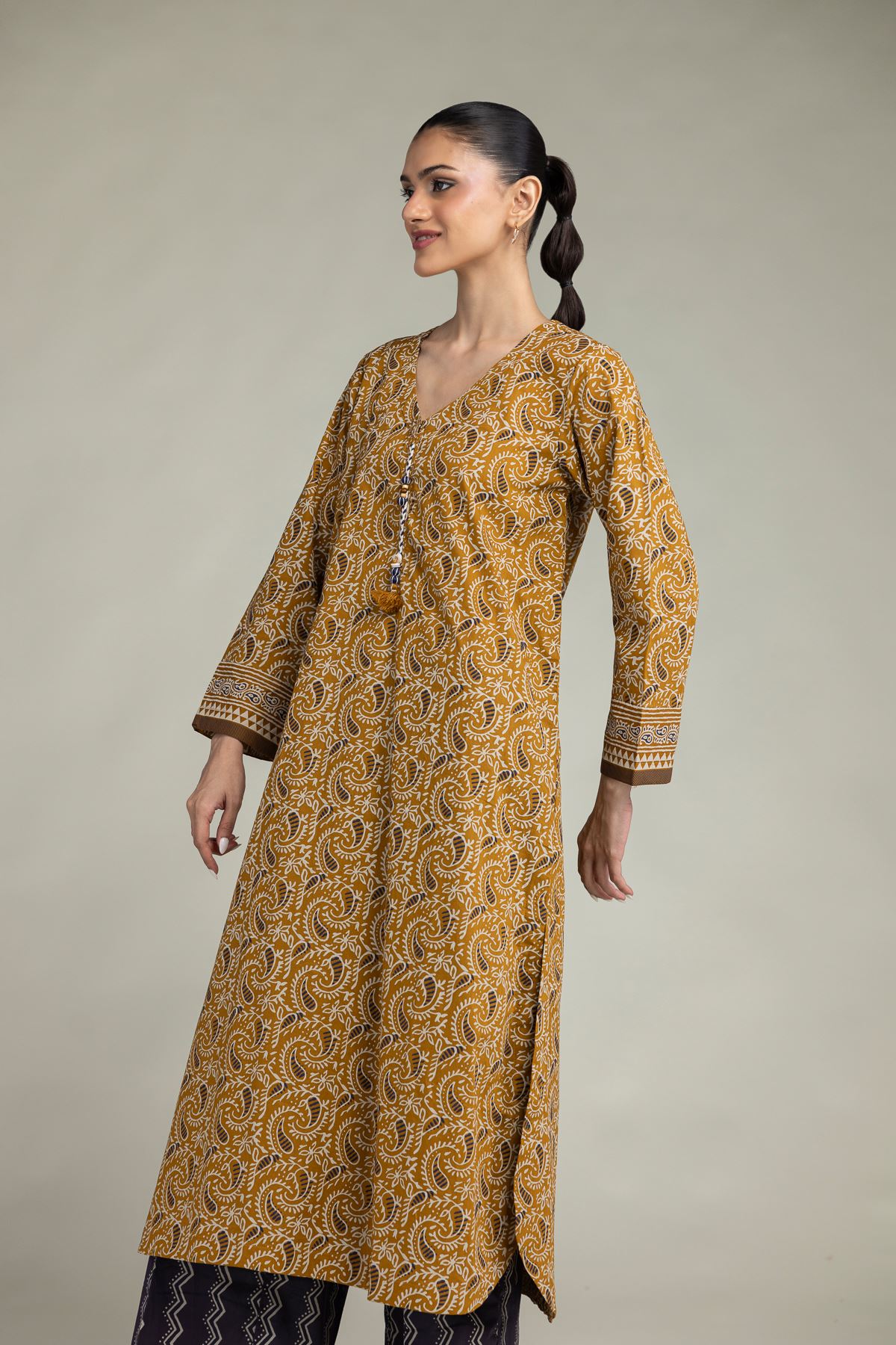 Printed Cambric Paisley V-Neck Kurta - 1-26-310-B-C1-VG