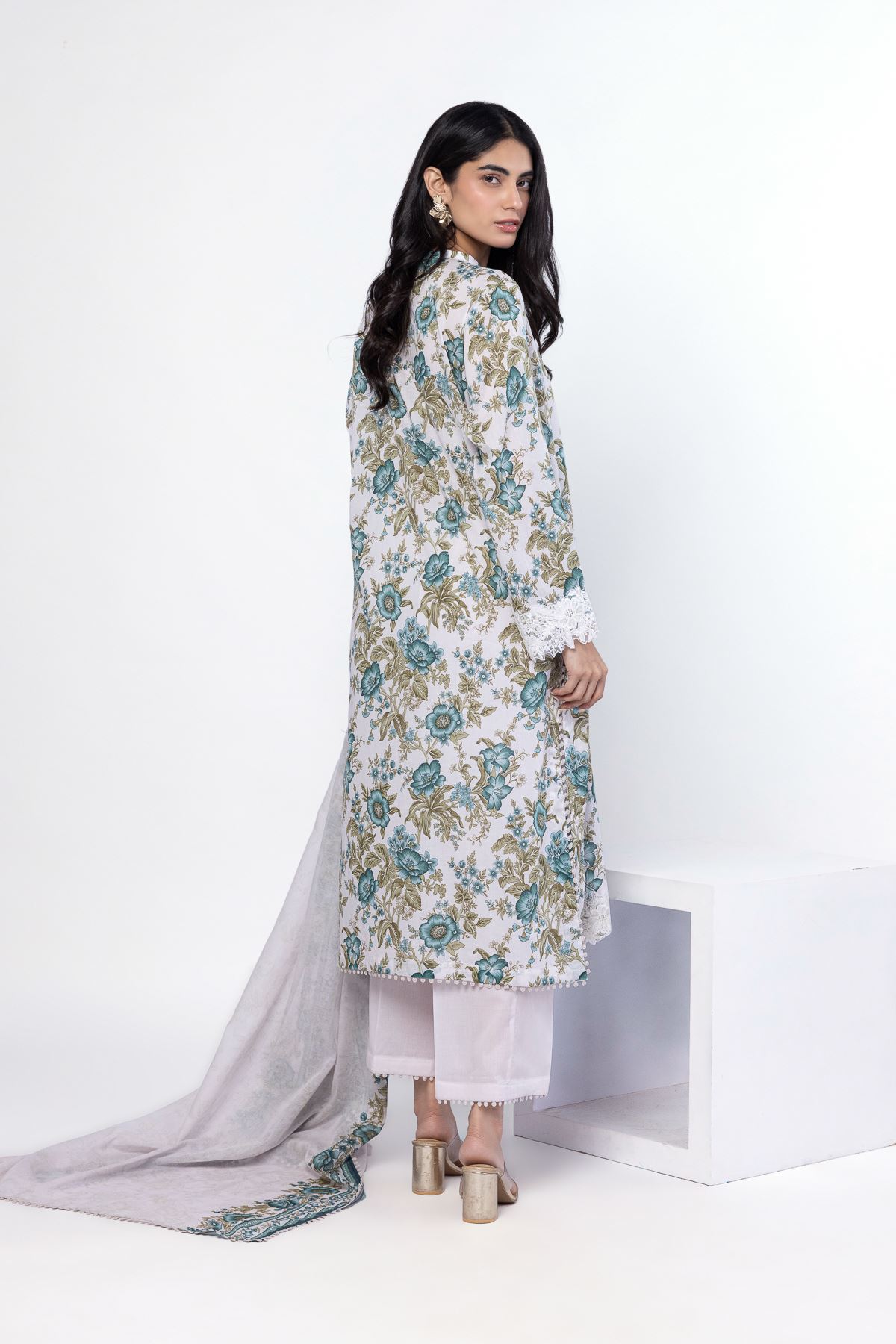 Embroidered Lawn Fabrics 3 Piece - CA02A-VG