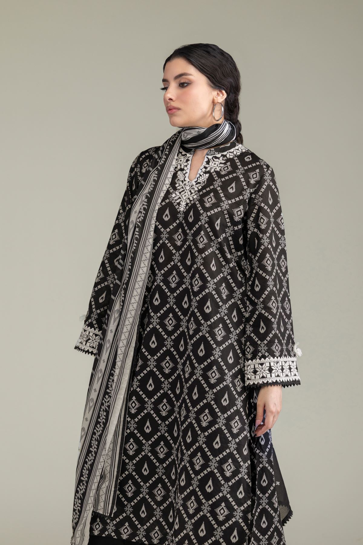 Embroidered Lawn Black Lawn Kurta - 2-26-204-A-A1-VG
