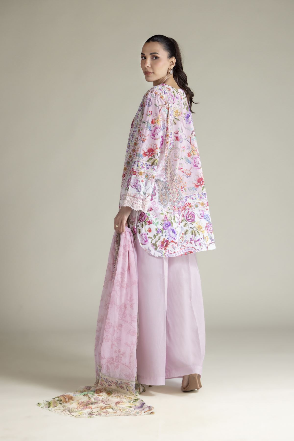 Embroidered Lawn Fabrics 3 Piece - A22-26-201FC1-VG
