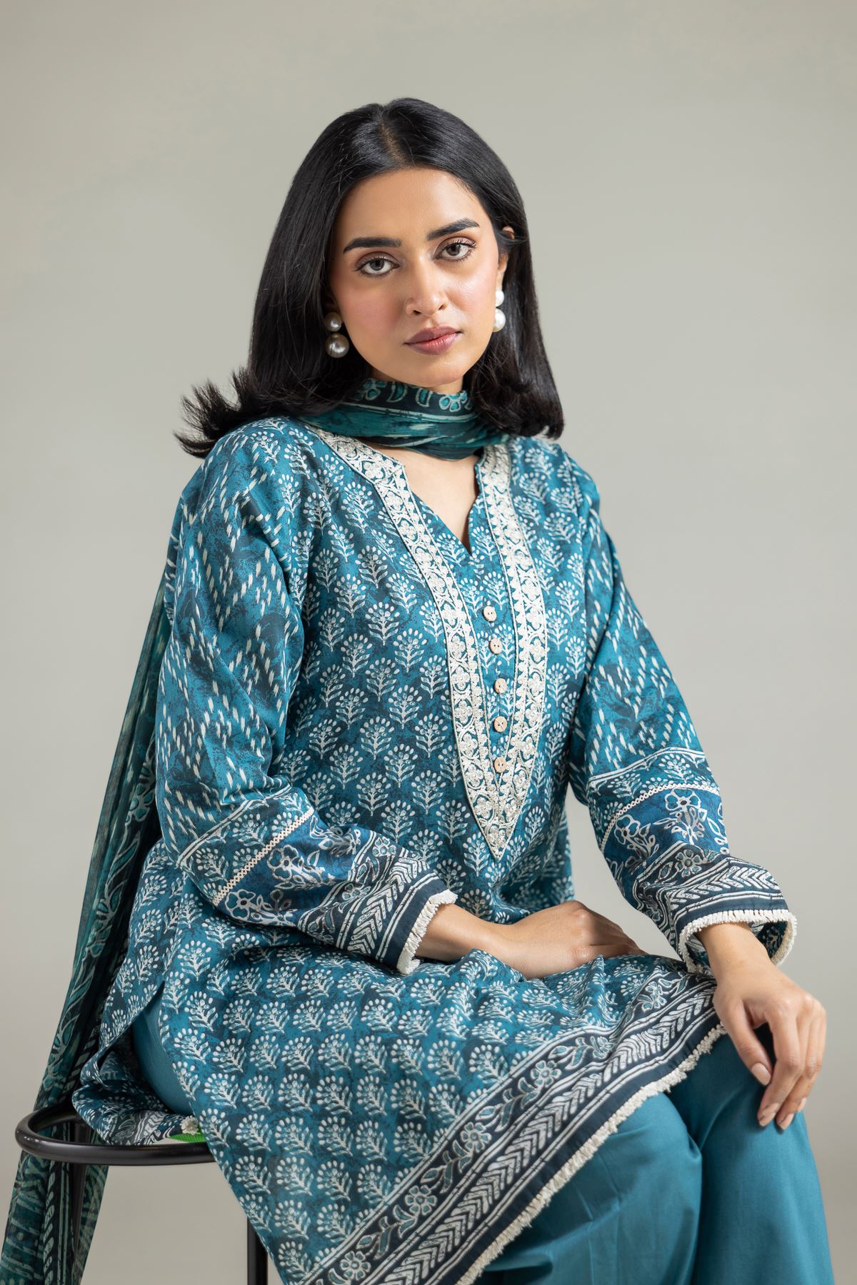 Embroidered Lawn 3-Piece Lawn Suit - T-A33-26-106FI-VG