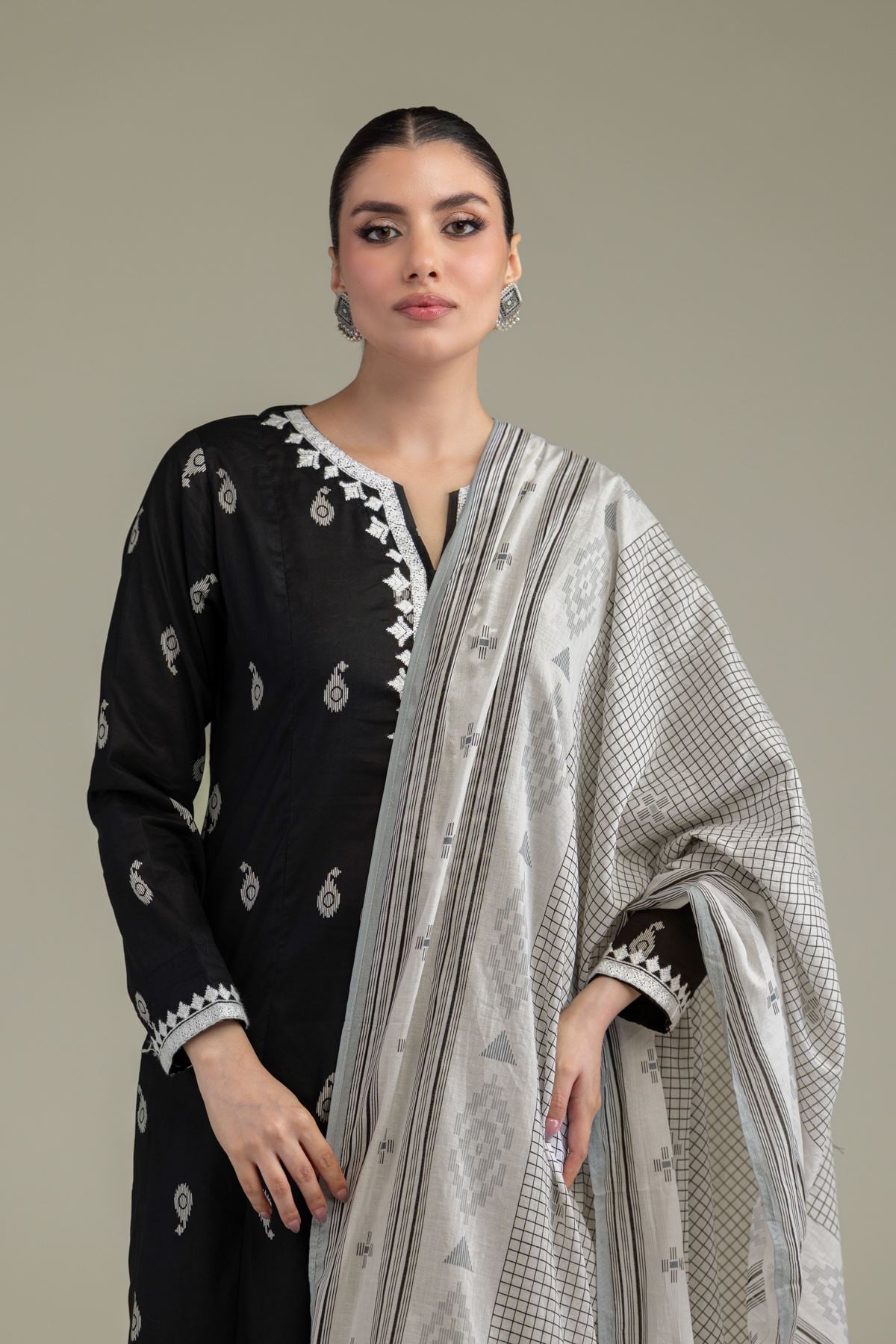 Embroidered Lawn Lawn Dupatta - 1-26-238-A-E1-VG