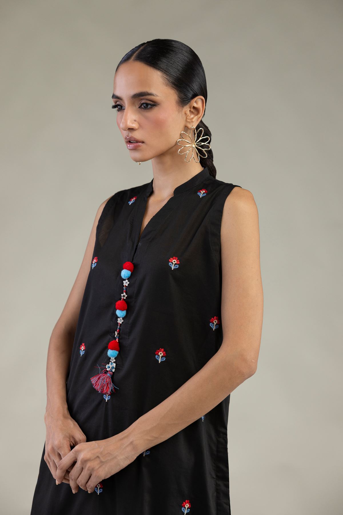 Embroidered Cambric Black Sleeveless Kurta - 1-26-226-A-I1-VG