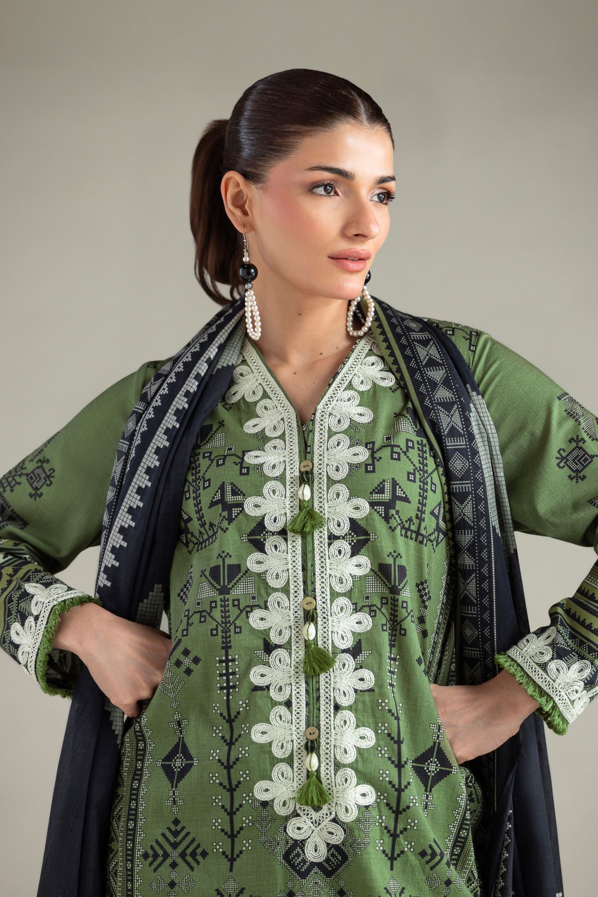 Embroidered Lawn Fabrics 3 Piece - A11-26-116FG1-VG