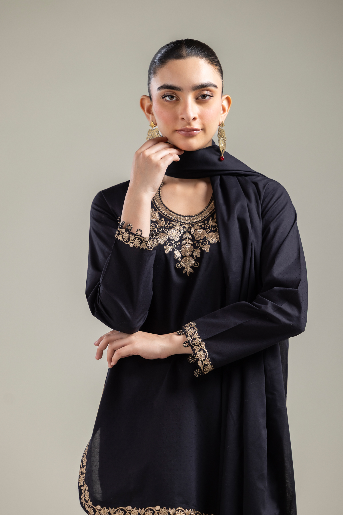 Embroidered Lawn Black Lawn Dupatta - 1-26-121-A-B-VG