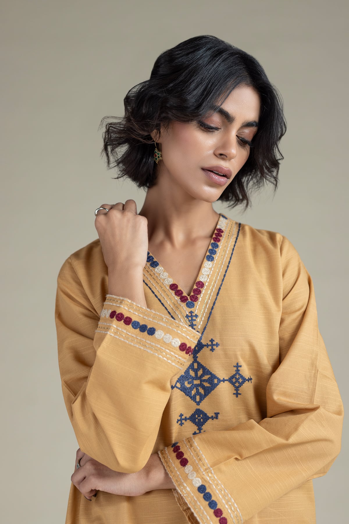 Embroidered Khaddar Kurta - 25-10-12E9-02TA-VG