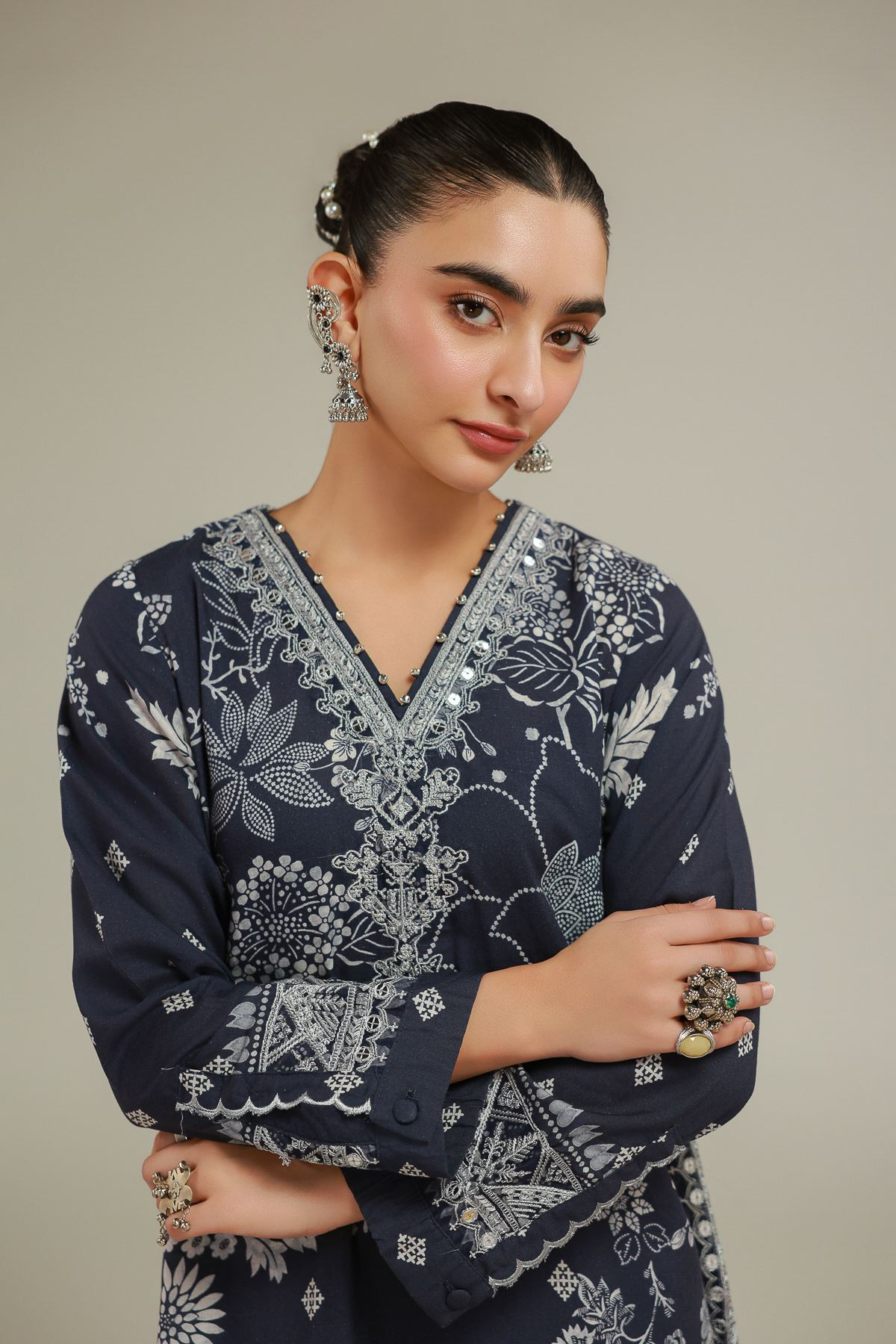 Embroidered Raw Silk Geometric V-Neck Kurta - 25-00-X2-08TB-VG