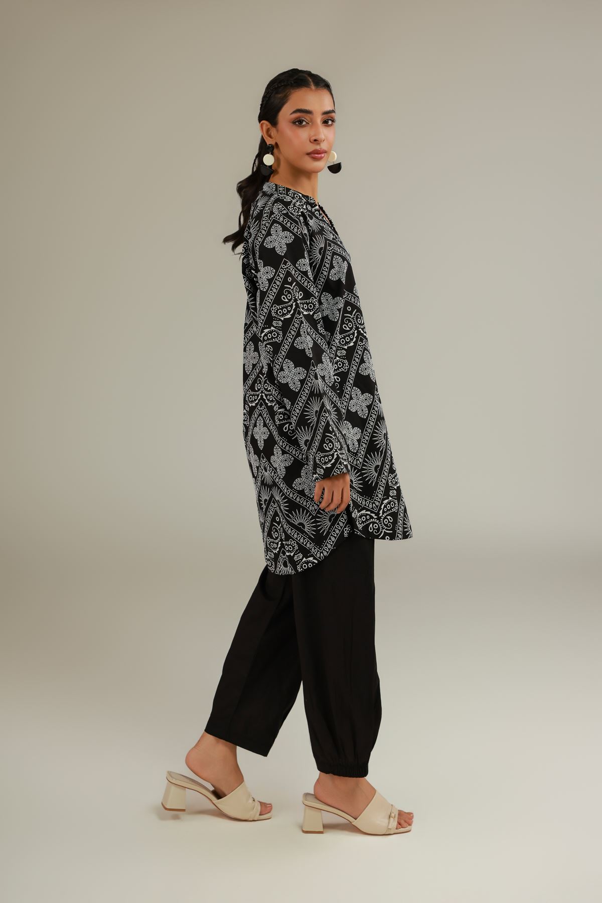 Cambric Black Cambric Shalwar - 6-26-104-A-E-VG