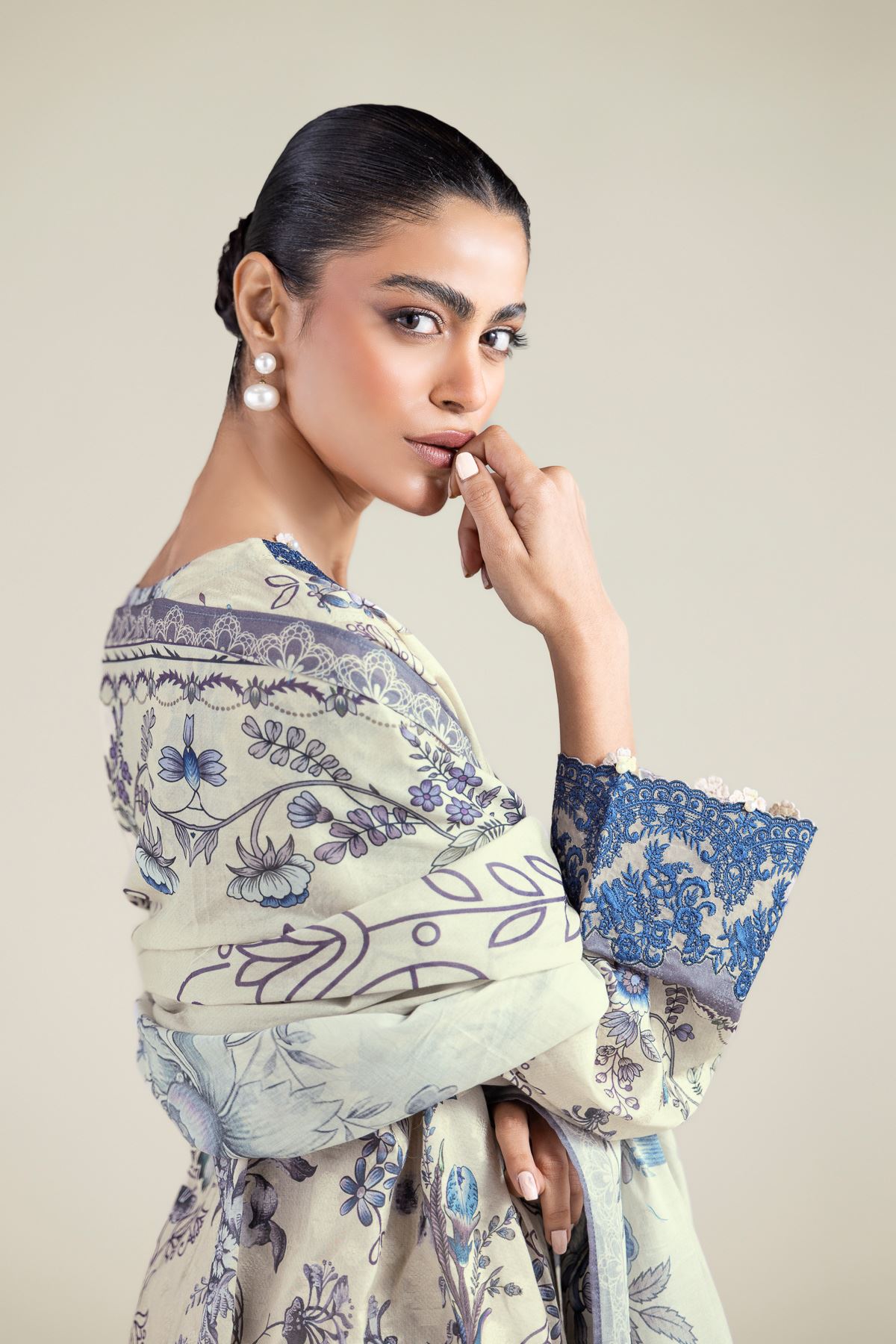 Embroidered Broshia Fabrics 3 Piece - A22-26-201FF1-VG