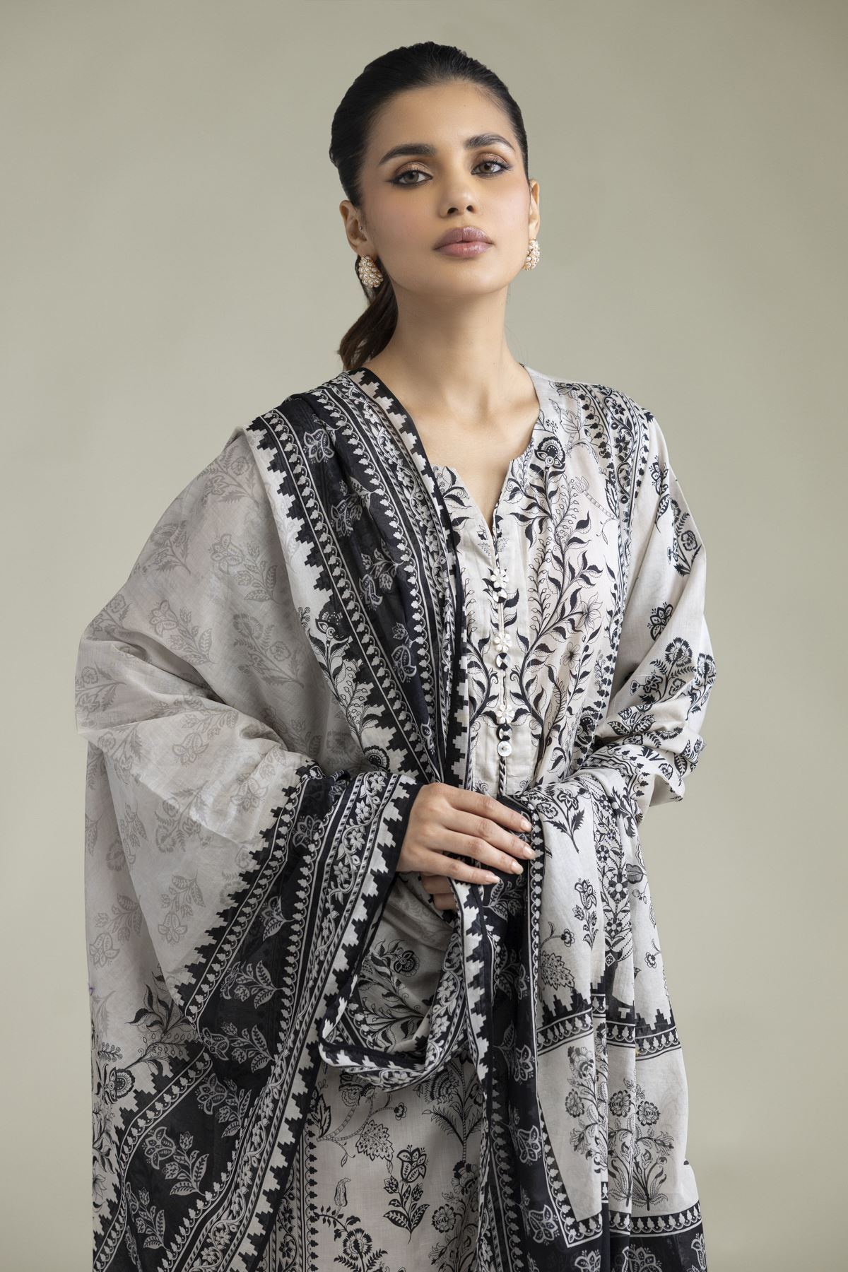 Embroidered Lawn Lawn Tailored 3-Piece - 8-26-303-A-C1-VG
