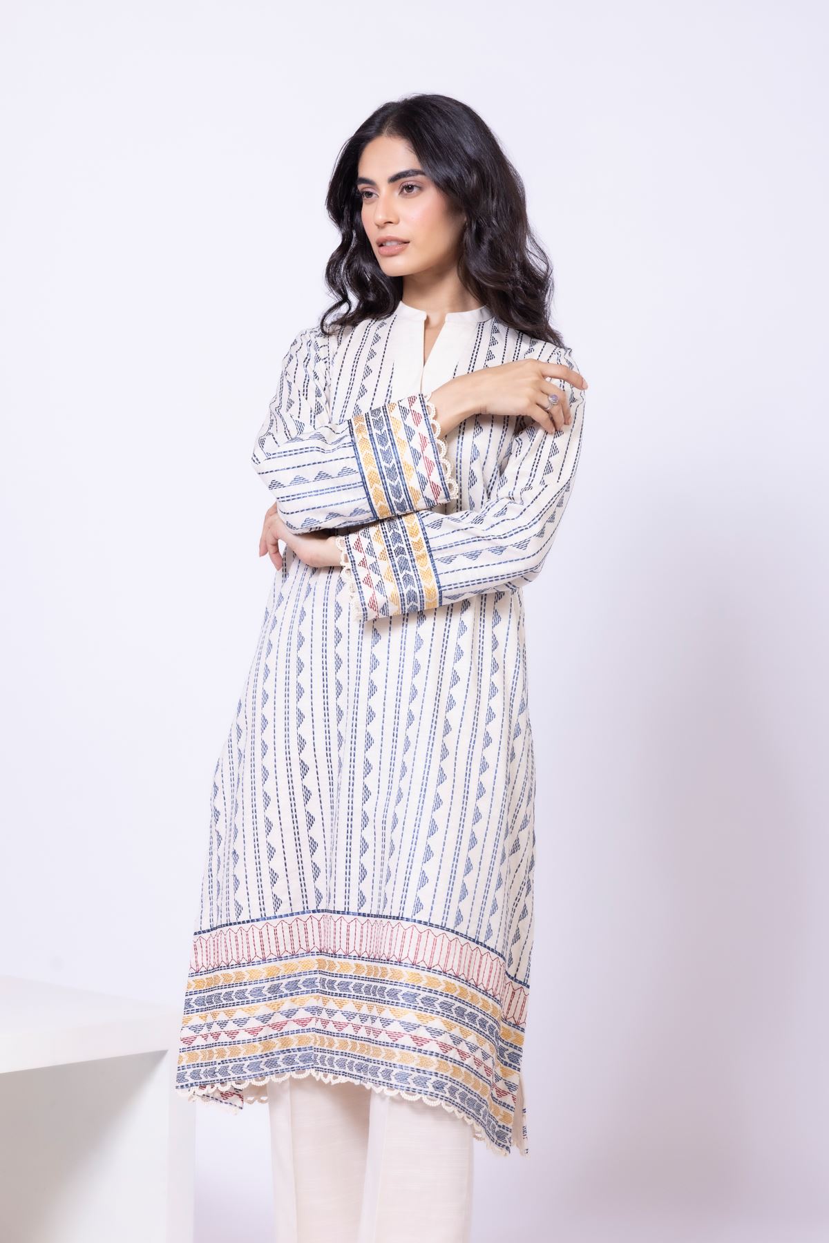 Embroidered Khaddar Kurta - 25-10-10E7-05TA-VG