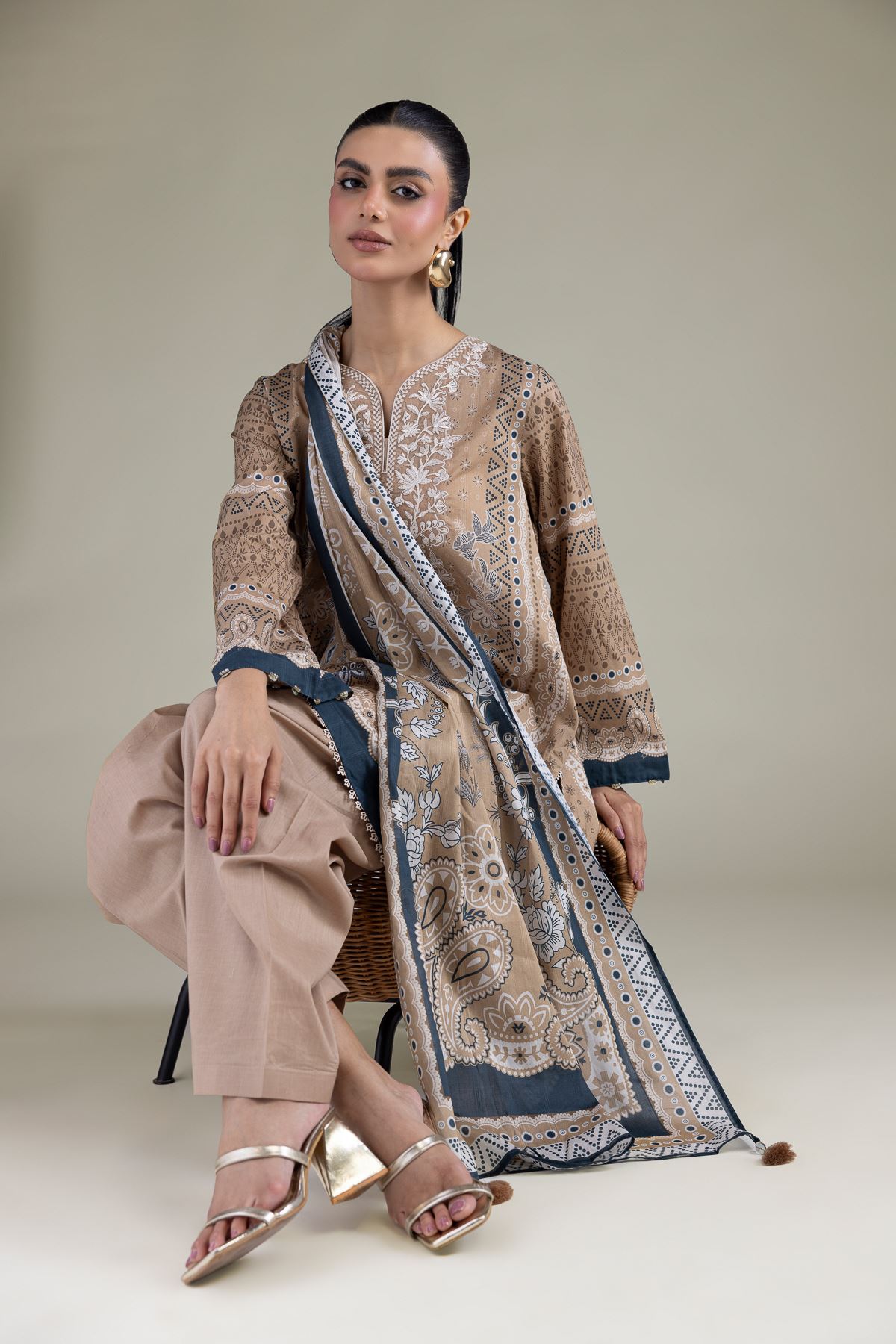 Embroidered Lawn Fabrics 3 Piece - A22-26-201FC1-VG