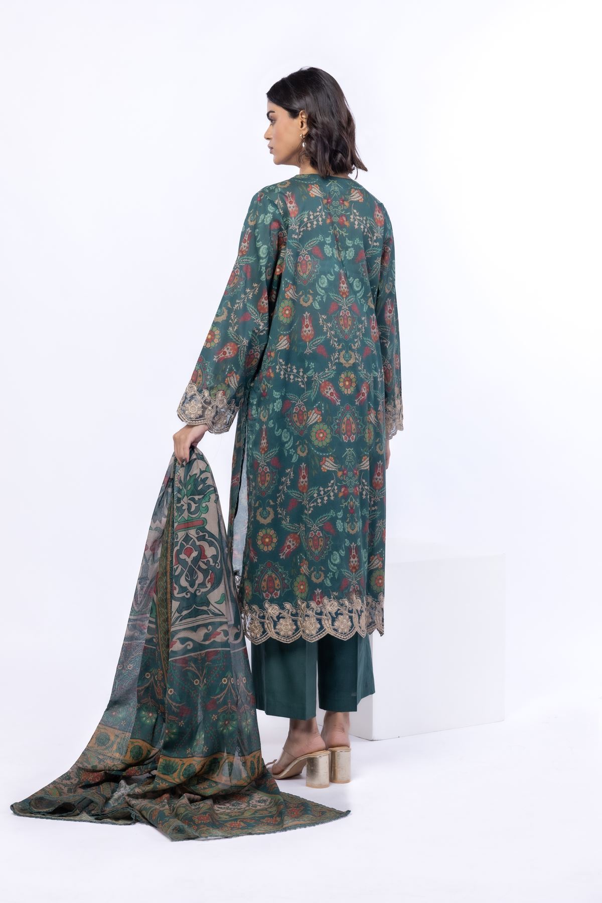 Embroidered Lawn Fabrics 3 Piece - CA02A-VG