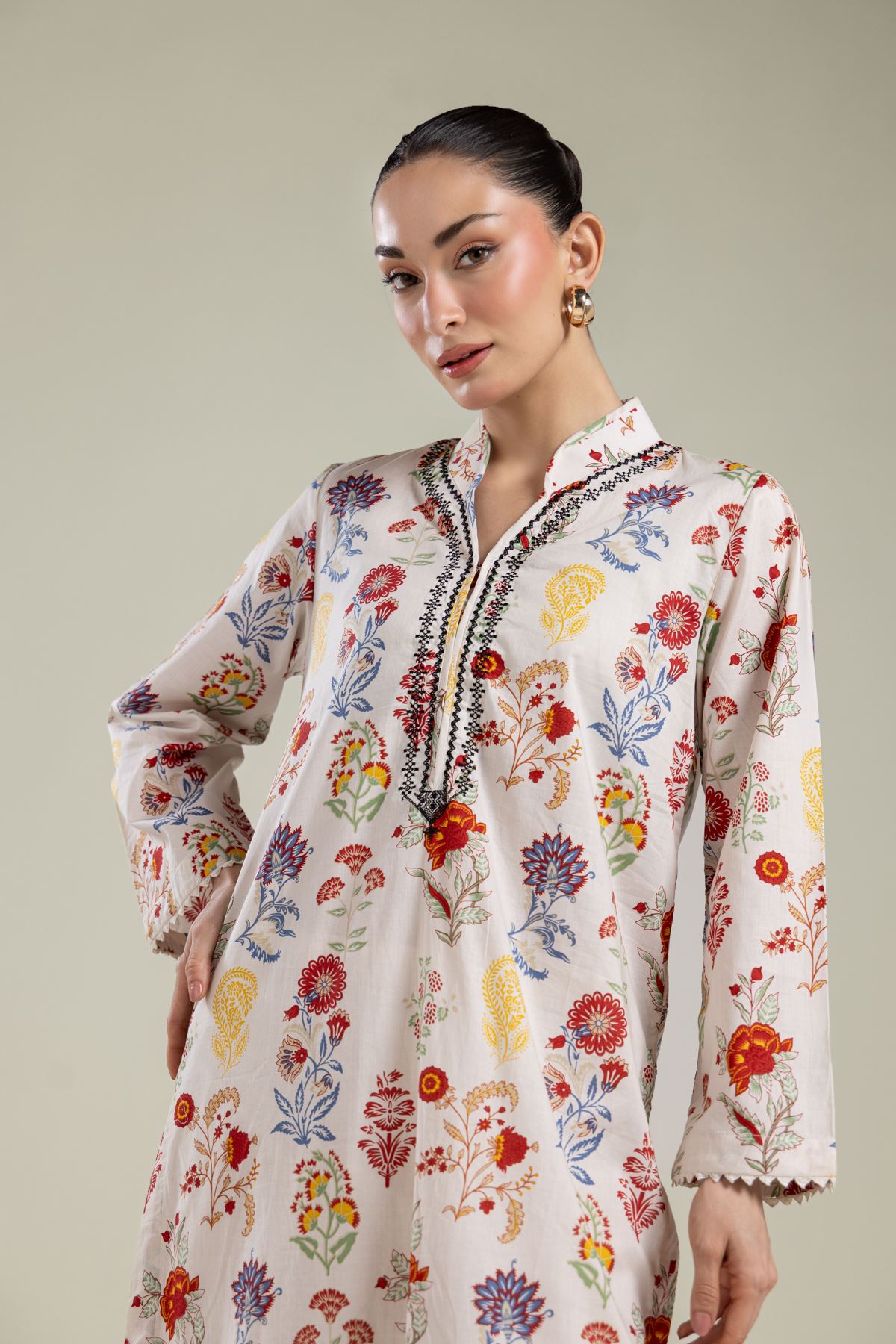 Embroidered Cambric Floral V-Neck Kurta - 1-26-135-A-D-VG