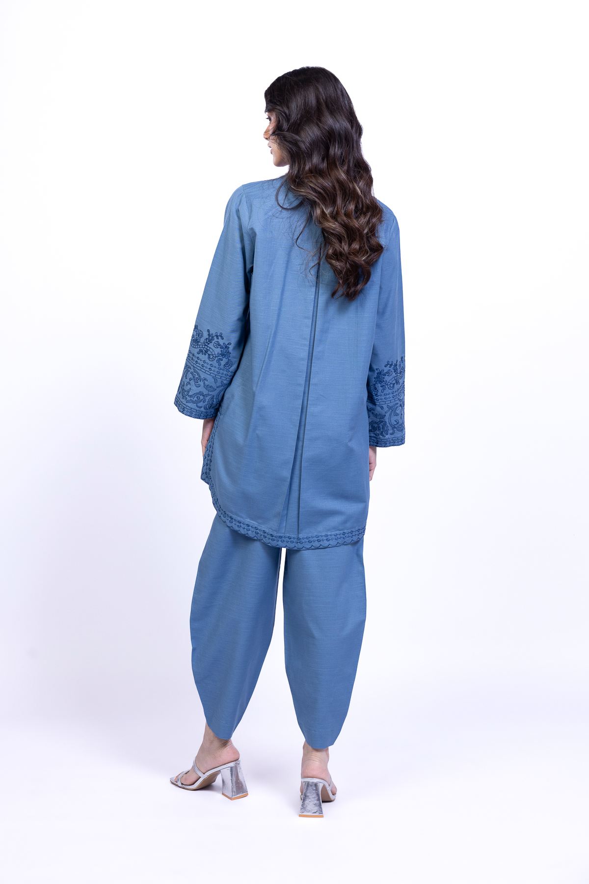 Embroidered Khaddar Floral Threadwork Kurta - 25-10-11E8-10TB-VG