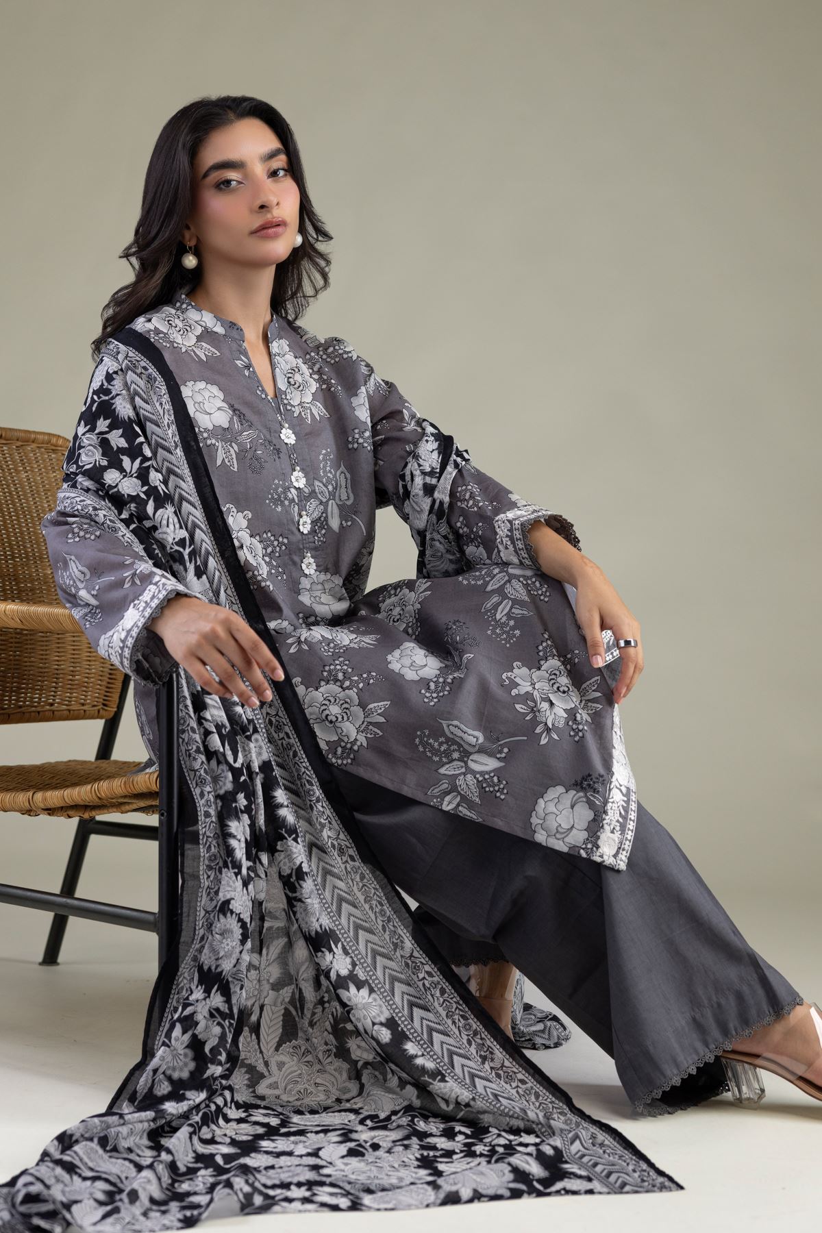 Embroidered Cambric Fabrics 3 Piece - A22-26-214FH1-VG