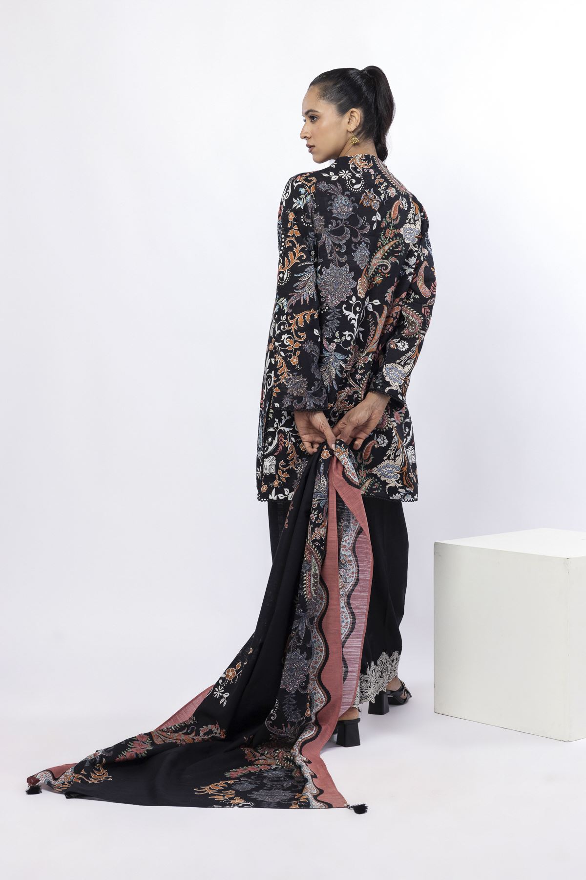 Embroidered Light Khaddar Fabrics 3 Piece - CV01A-VG