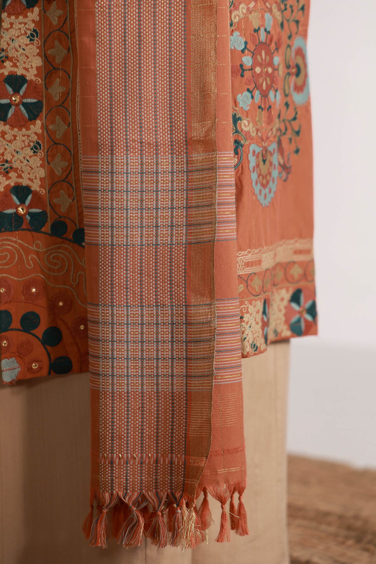 Yarn Dyed Handwoven Dupatta - 2-26-202-A-D-VG