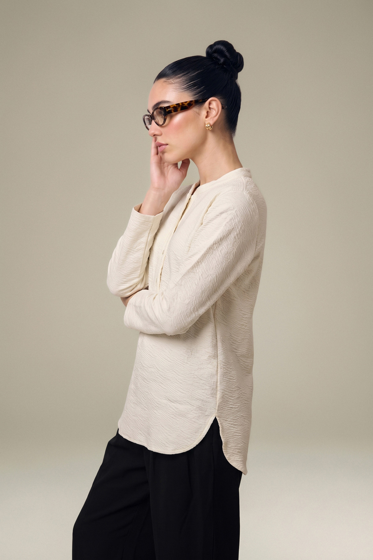Dyed Textured Cotton Off-White Solid Sweatshirt - 2-26-308-A-G1-VG