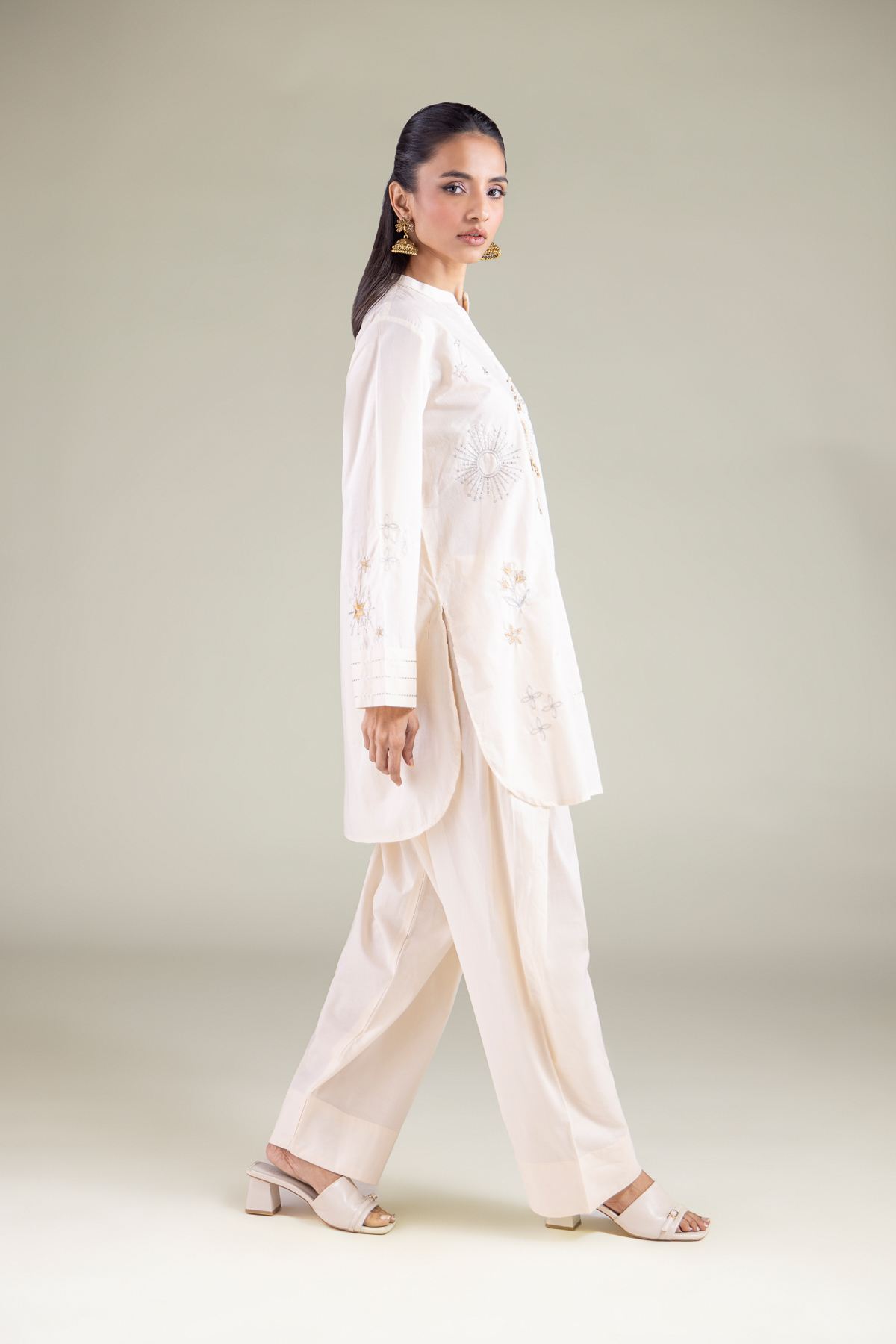 Embroidered Cambric Shalwar - 26-01-3E7-04TA-VG