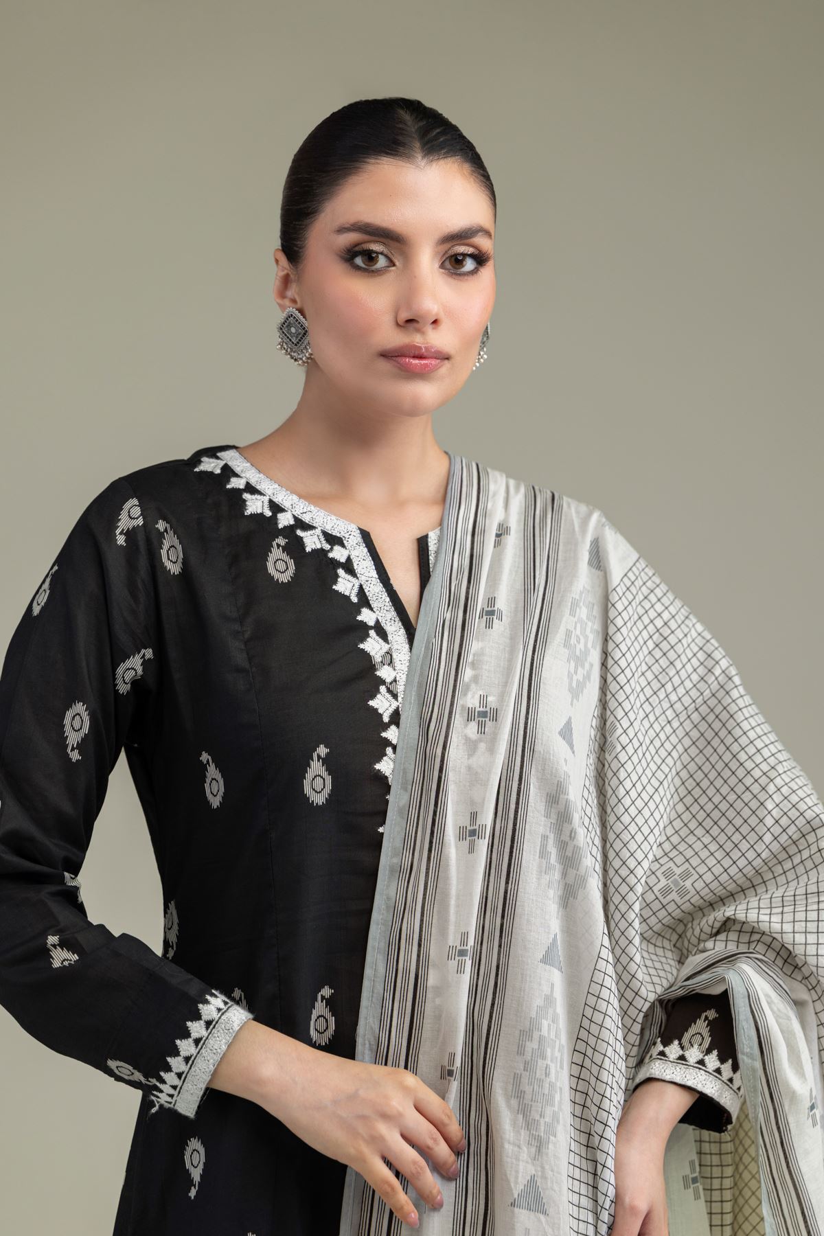 Embroidered Lawn Lawn Dupatta - 1-26-238-A-E1-VG