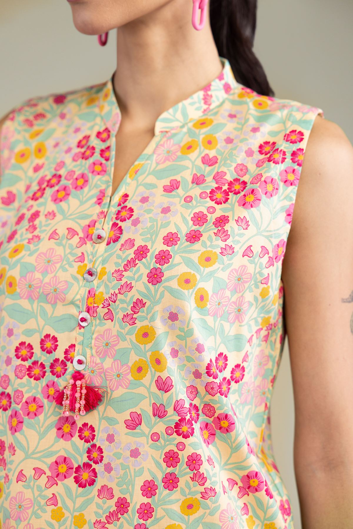 Printed Cambric Long Sleeveless Kurta - T-A11-26-113FA1-VG