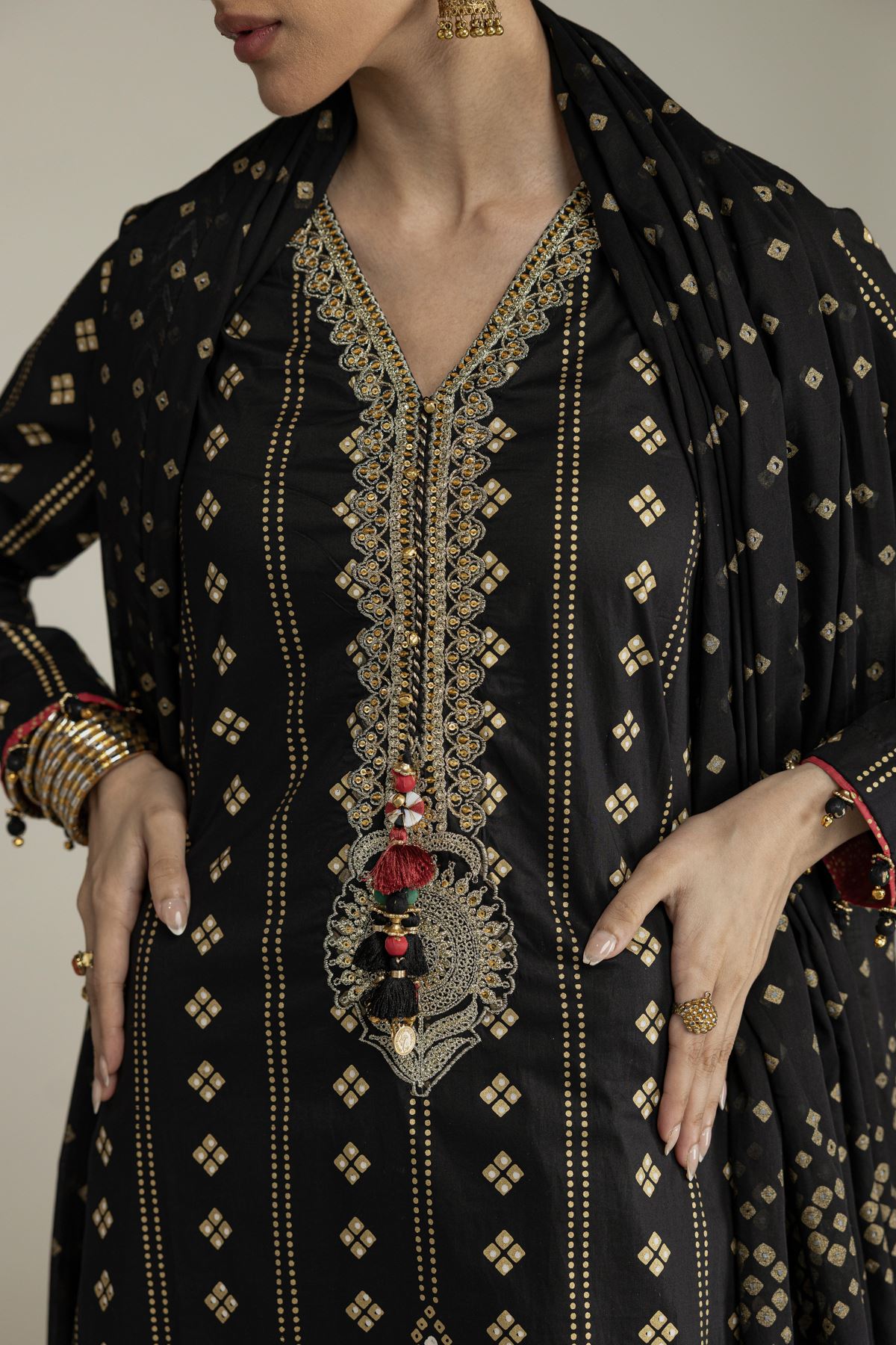 Embroidered Cambric Black Co-ord Set - T-A11-26-106FE2-VG