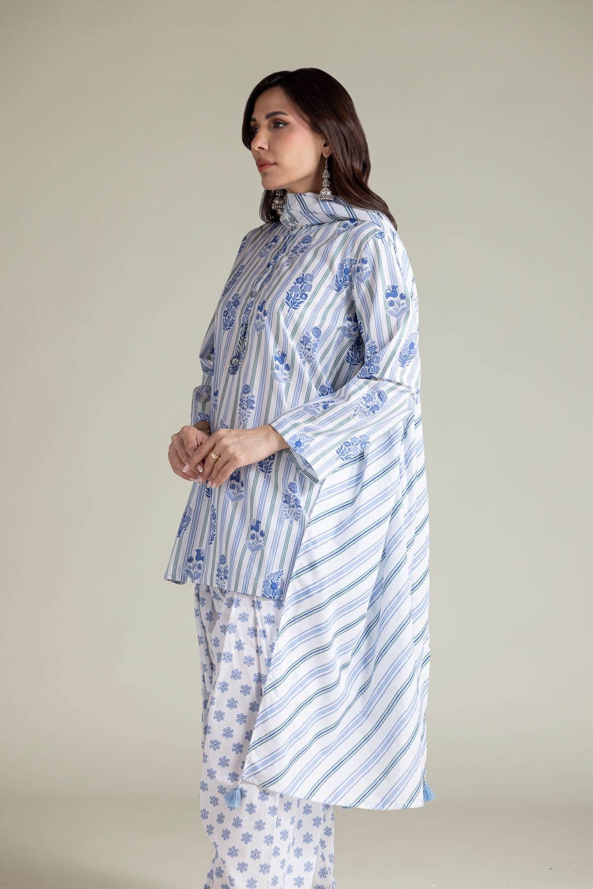 Embroidered Textured Lawn White Lawn Dupatta - 25-09-10E4-04TB-VG