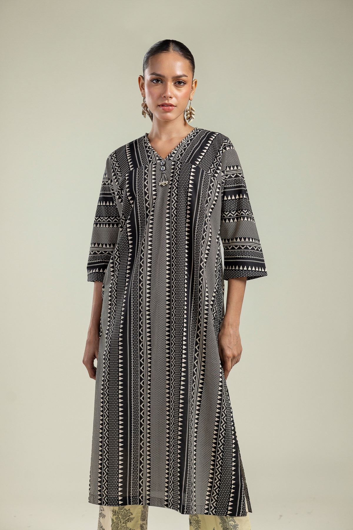 Printed Cambric Black V-Neck Kurta - 3-26-204-A-F1-VG