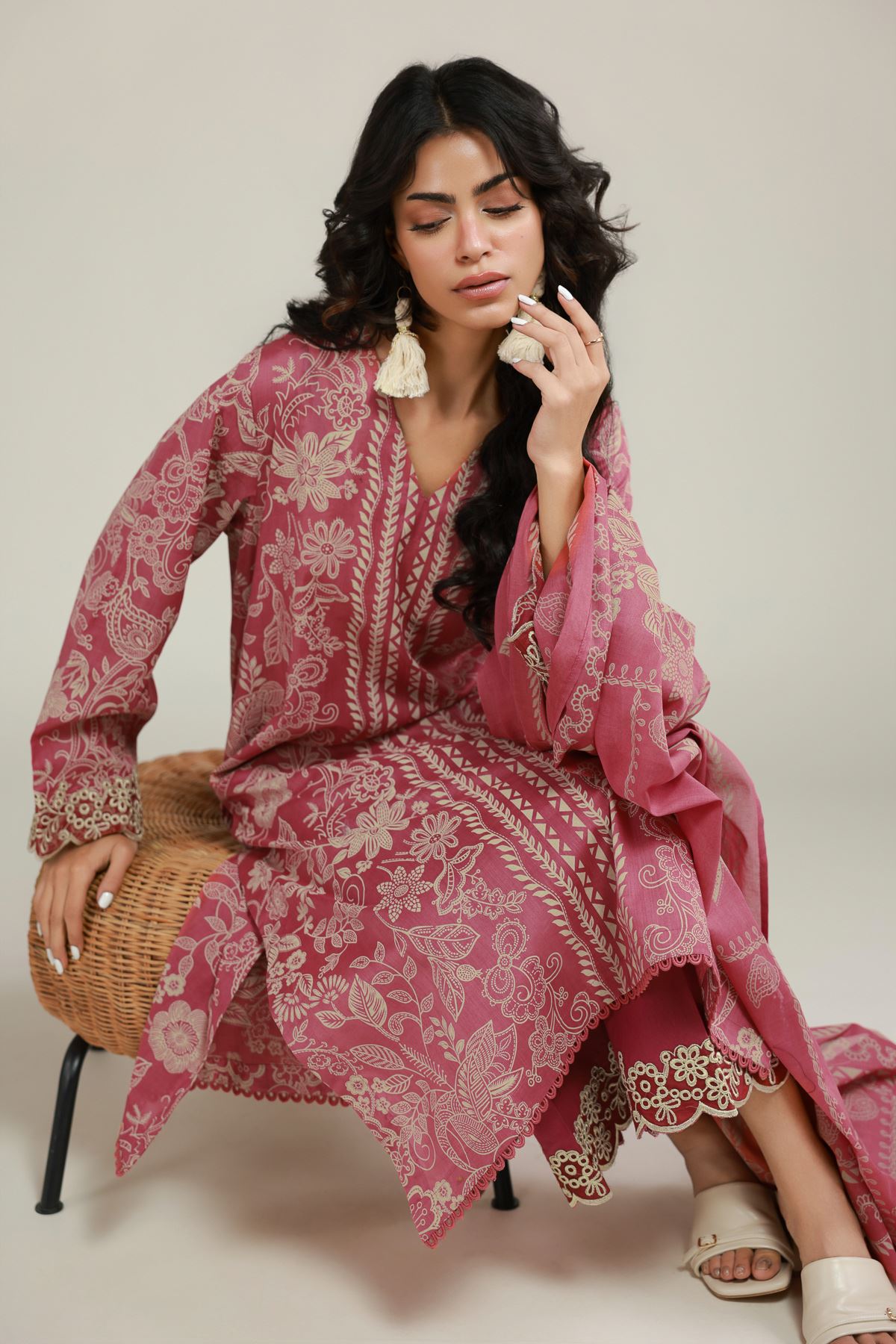 Embroidered Lawn Fabrics 3 Piece - A33-26-106FC-VG